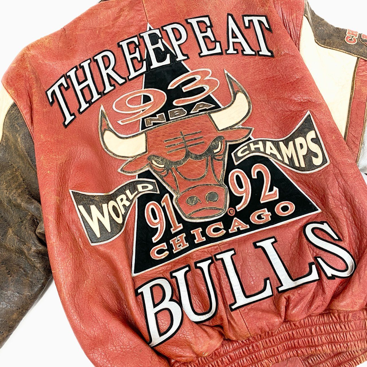 55h28 JEFF HAMILTON ジェフハミルトン NBA CHICAGO BULLS シカゴブルズ 3ピート記念 スタジャン レザージャケット 革ジャン ブルゾン USA製 Mサイズ レッド LEATHER メンズo07t