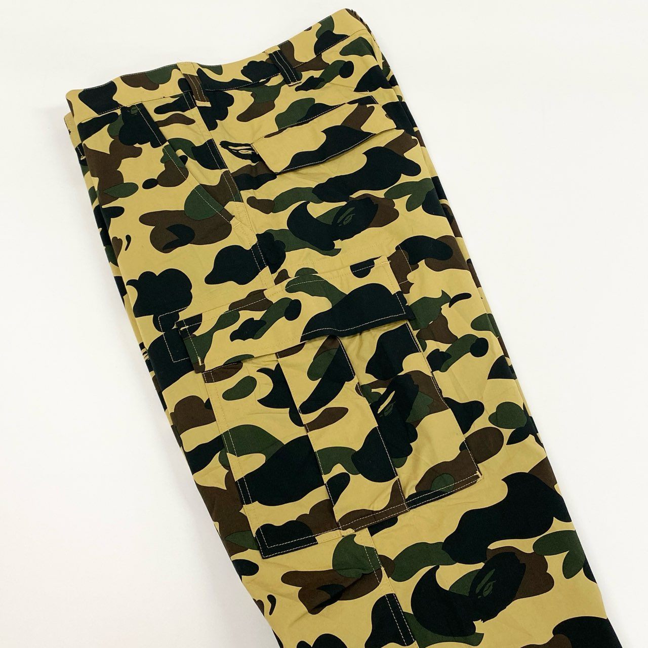 75f27 A BATHING APE ア ベイシング エイプ カーゴパンツ ミリタリーパンツ ボトムス カモフラ 猿迷彩 サイズL イエロー グリーン系 コットン メンズ 紳士服