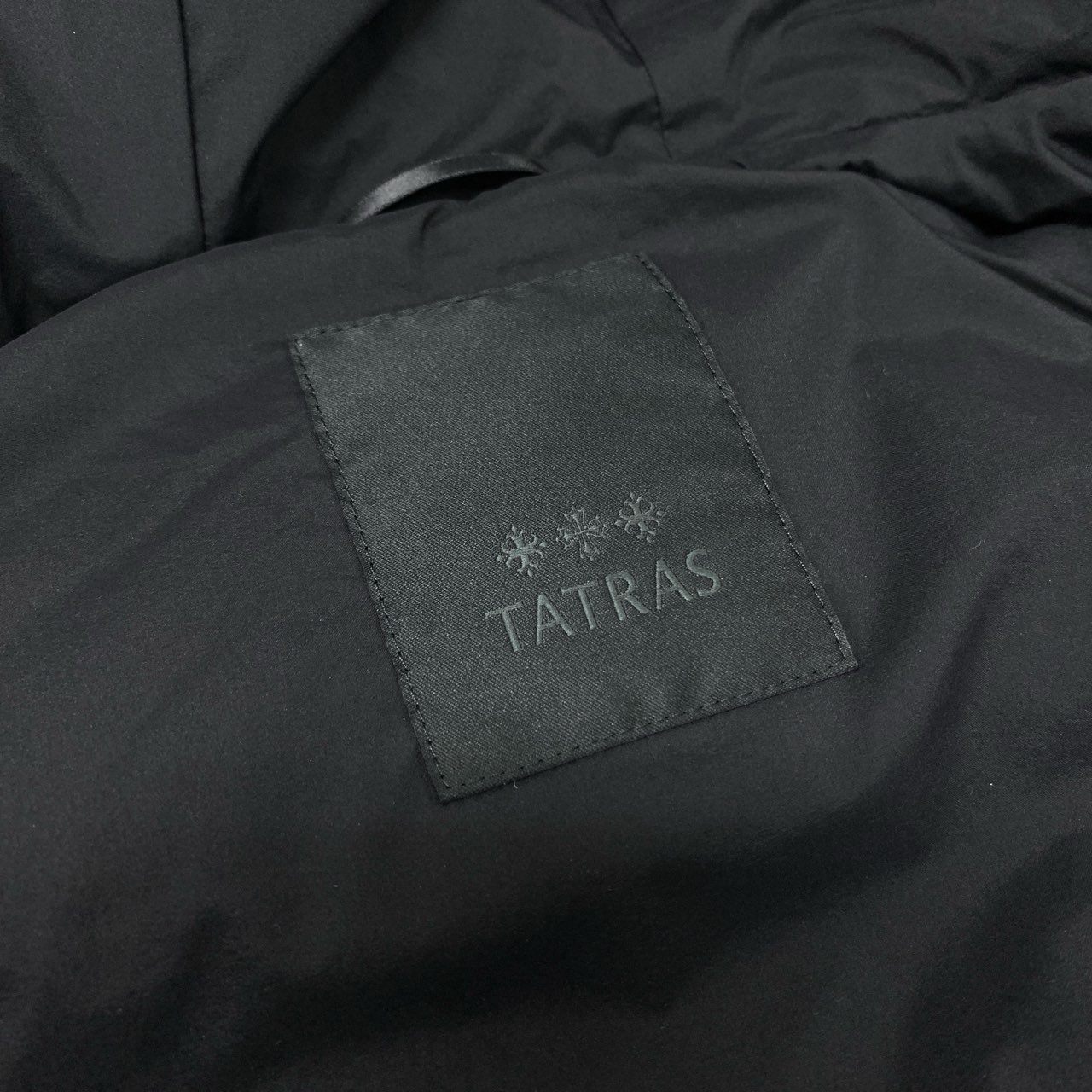 86j20 《美品》 TATRAS タトラス 2024年モデル PSETTO ダウンベスト MTOU24A4969 2 ブラック WEAVA社 紳士服t18r
