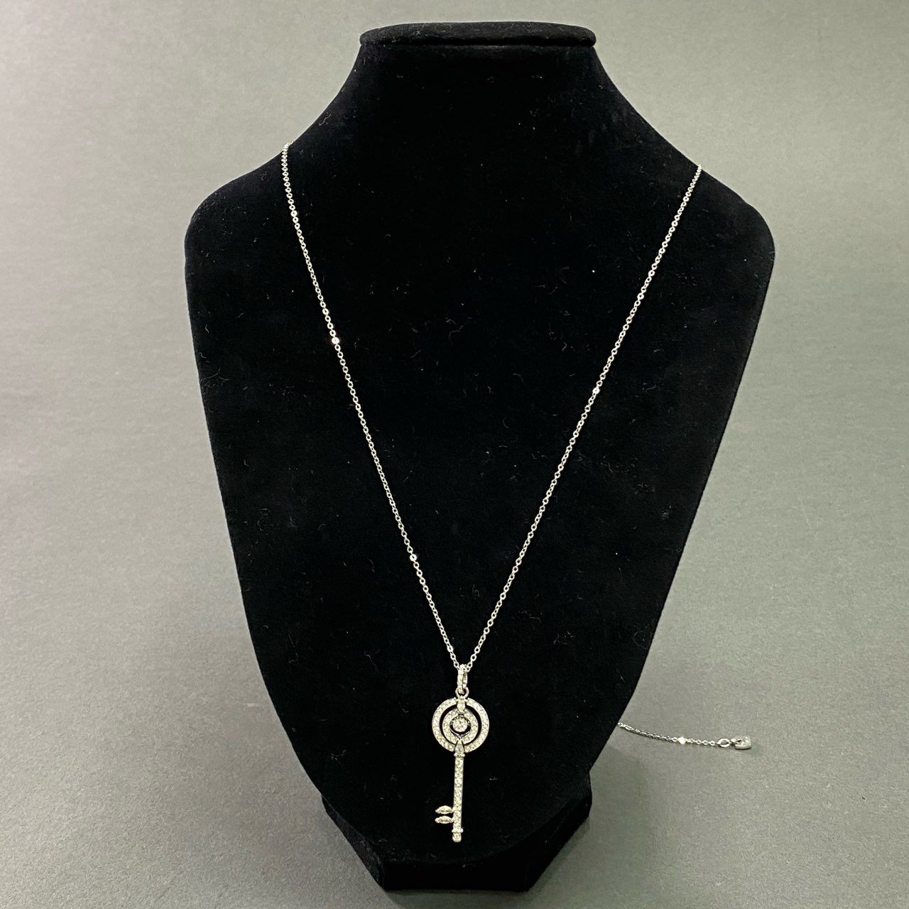 c26 SWAROVSKI スワロフスキー ラインストーン キーチャーム ネックレス シルバー アクセサリー ジュエリー ビジュー