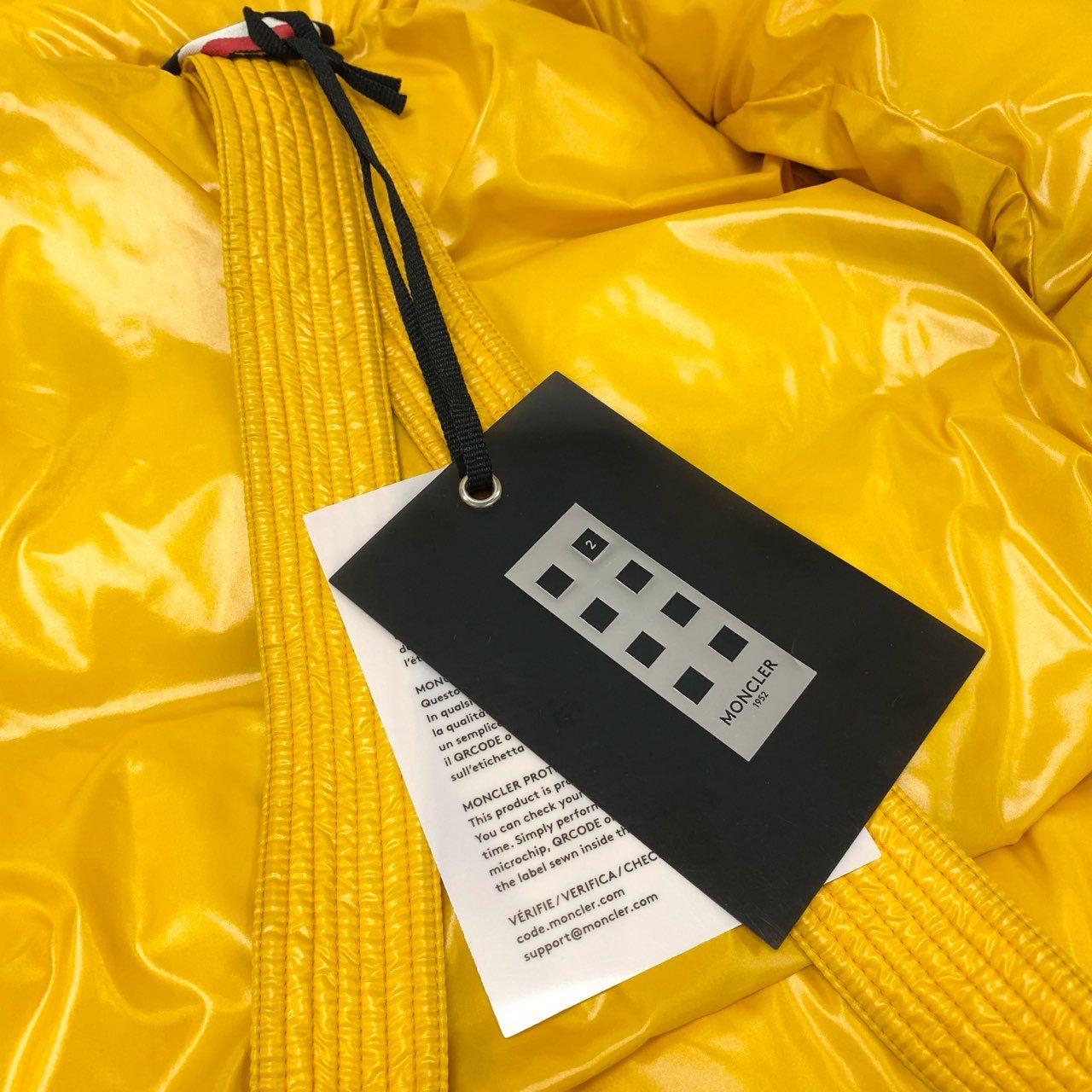 73j28 MONCLER モンクレール ジーニアス DERVAUX ダウンジャケット E20914137505 Size 1 ブラック イエロー アウター DOWN JACKET メンズt18r
