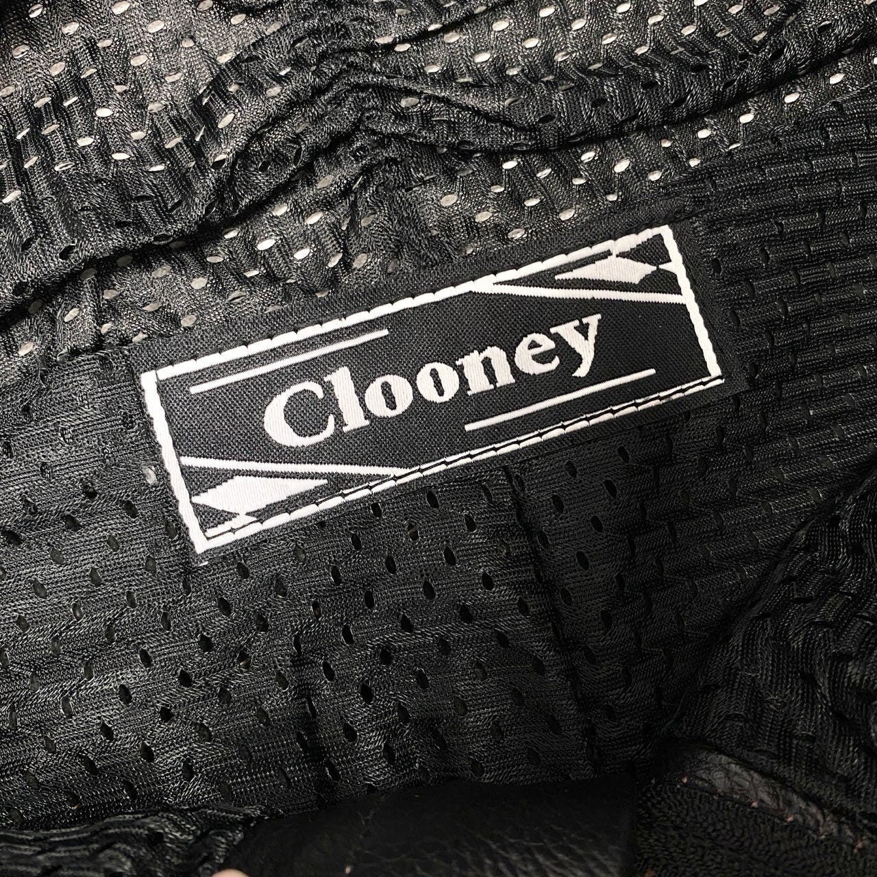 30i30 《美品》Clooney クルーニー パンチングレザーパンツ バイクパンツ 本革 バイク用 30サイズ ブラック メンズo07t