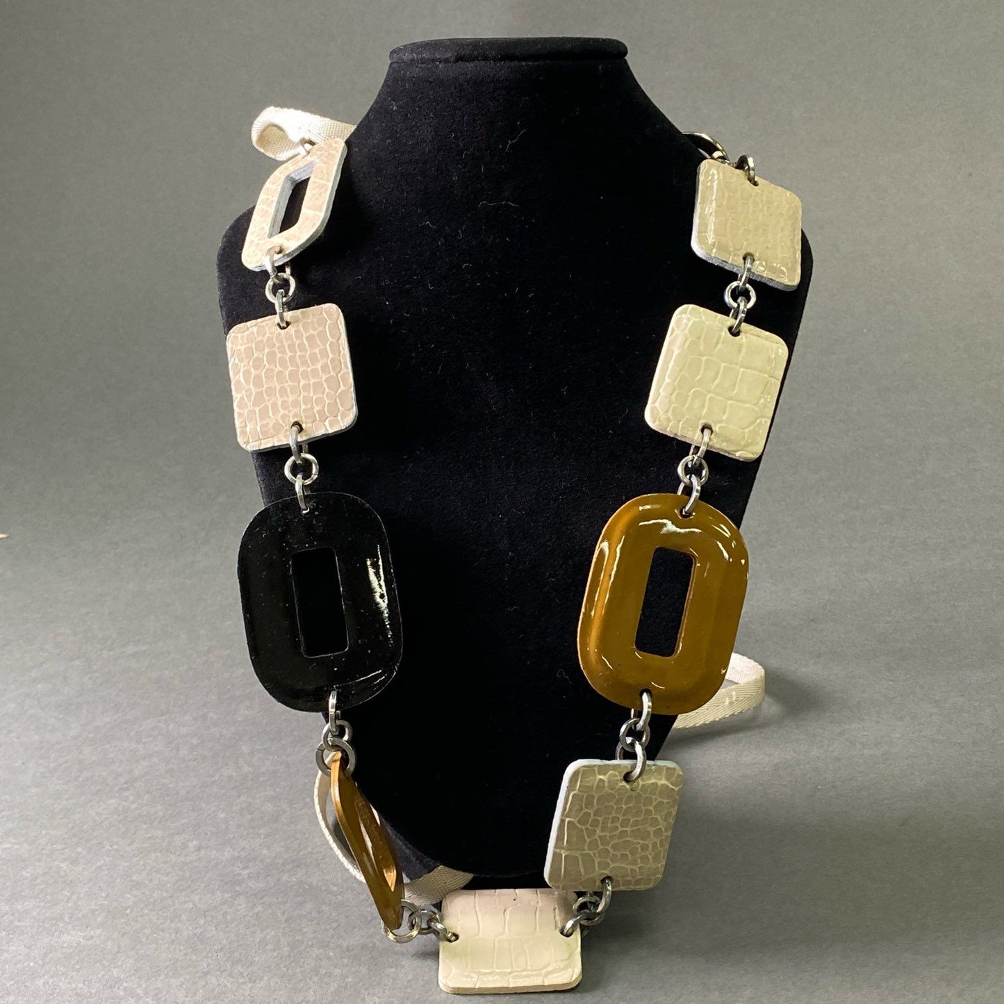 e8 定価¥32,550 Max Mara マックスマーラ レザー ナイロンコードネックレス ベージュ 牛革 タグ付 イタリア製 アクセサリー タグ付属