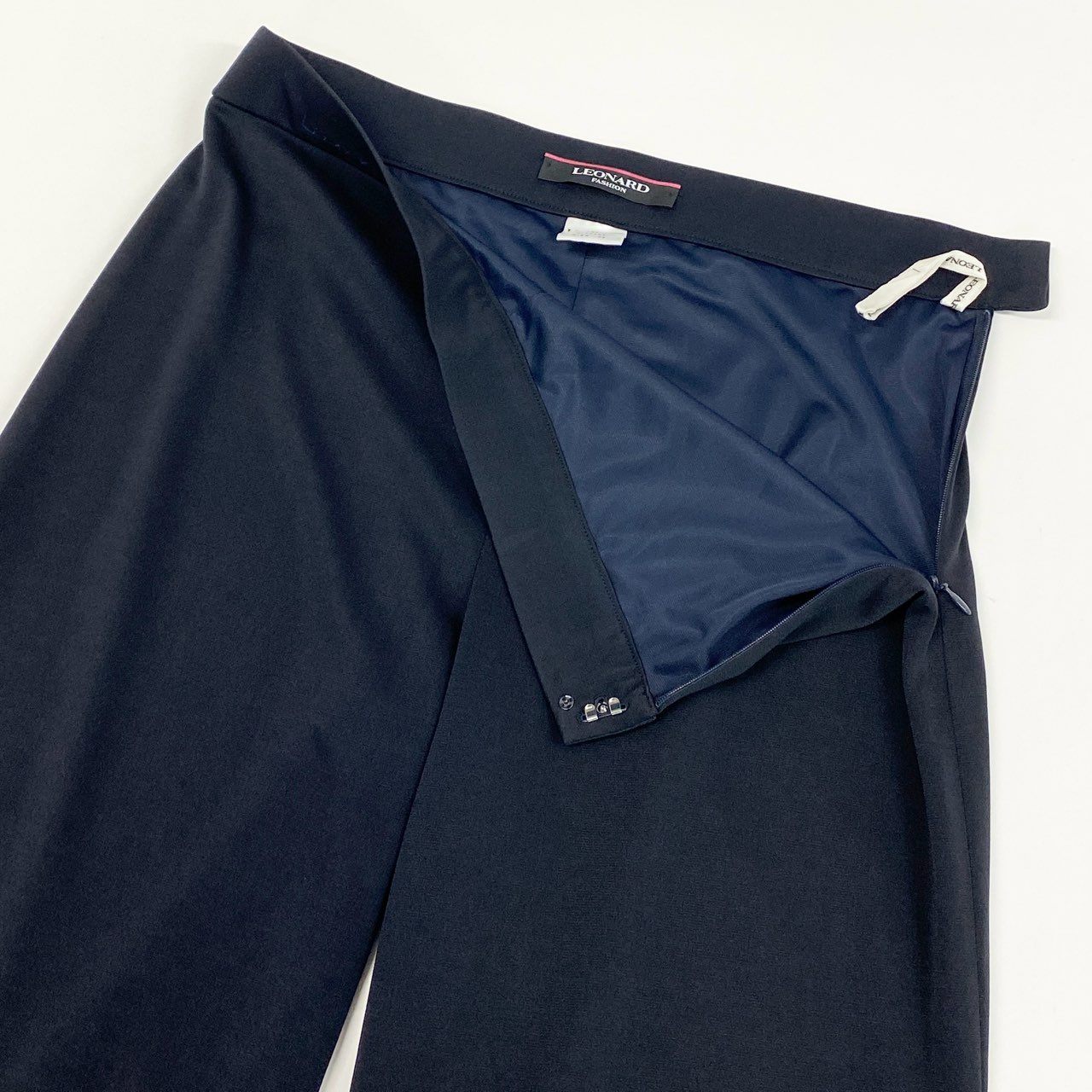56H1 LEONARD レオナール ボトム サイドジップ ストレートパンツ ストレッチ カンカン素材 レディース 女性用 0143353 42 ブラックu02t