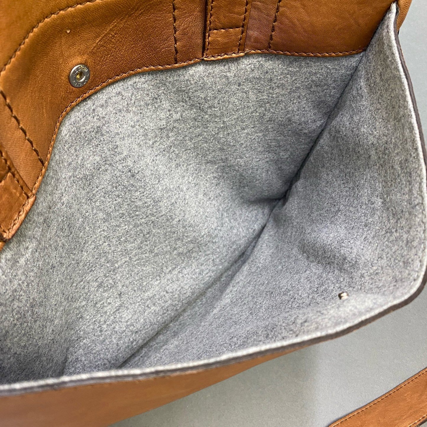 Hg9 BRUNELLO CUCINELLI ブルネロクチネリ 最高級 レザーショルダーバッグ ブラウン leather メッセンジャーバッグ 本革 フォーマル 大容量◎