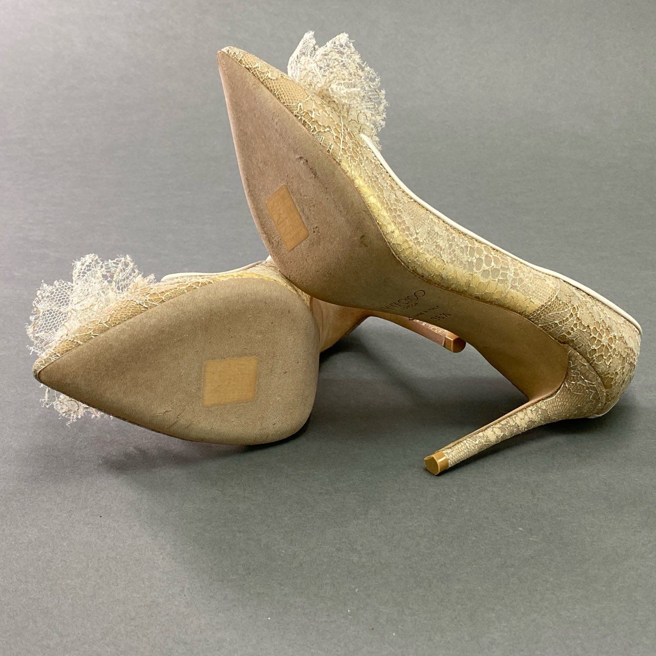 3c18 《美品》 JIMMY CHOO ジミーチュウ レースモチーフ付き ハイヒール パンプス シューズ イタリア製 36 1/2 ベージュ ホワイト
