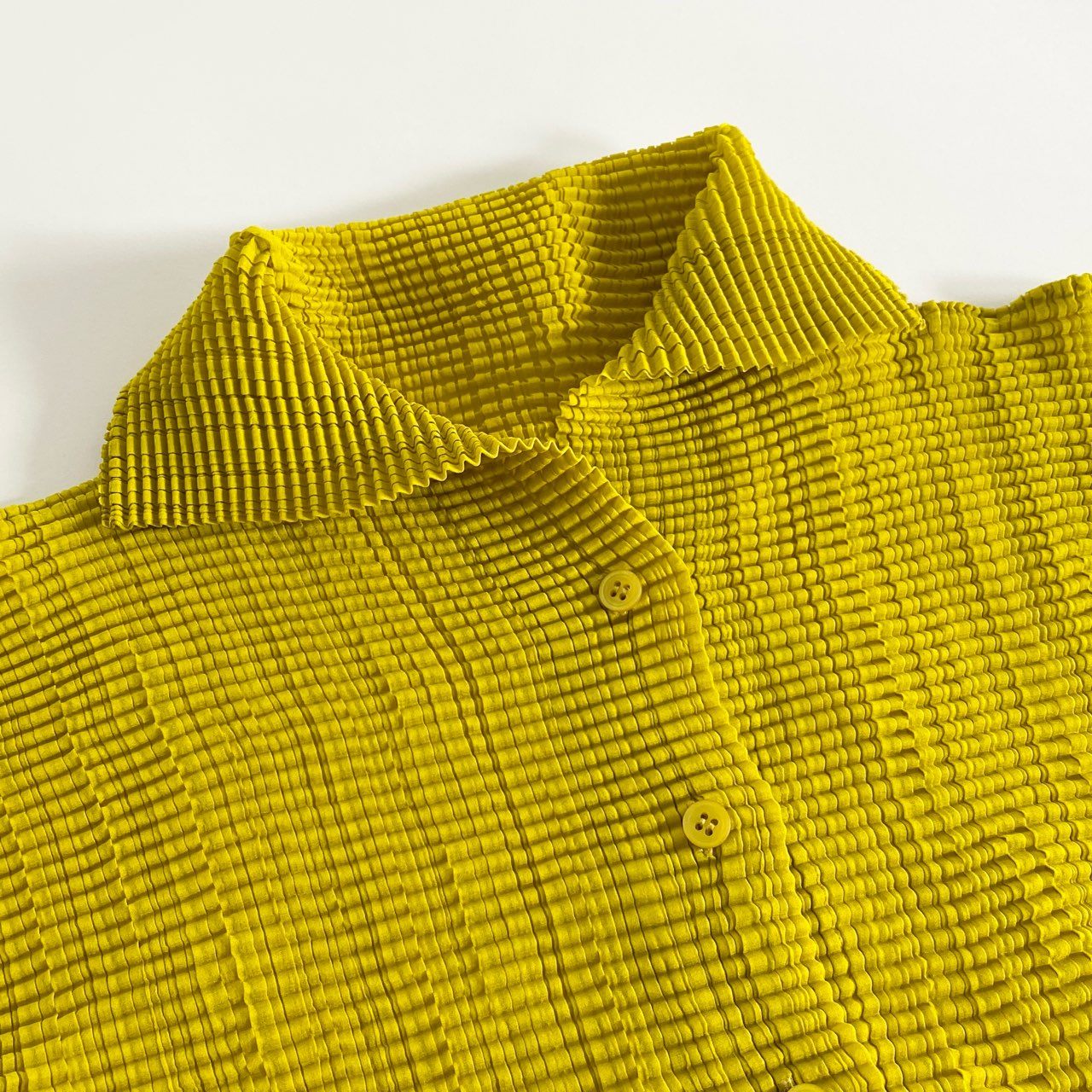 88i26 ISSEY MIYAKE FETE イッセイミヤケフェット プリーツ ハイネック 長袖シャツ ブラウス ロングスリーブ 日本製 IF74FJ403 2 イエロー