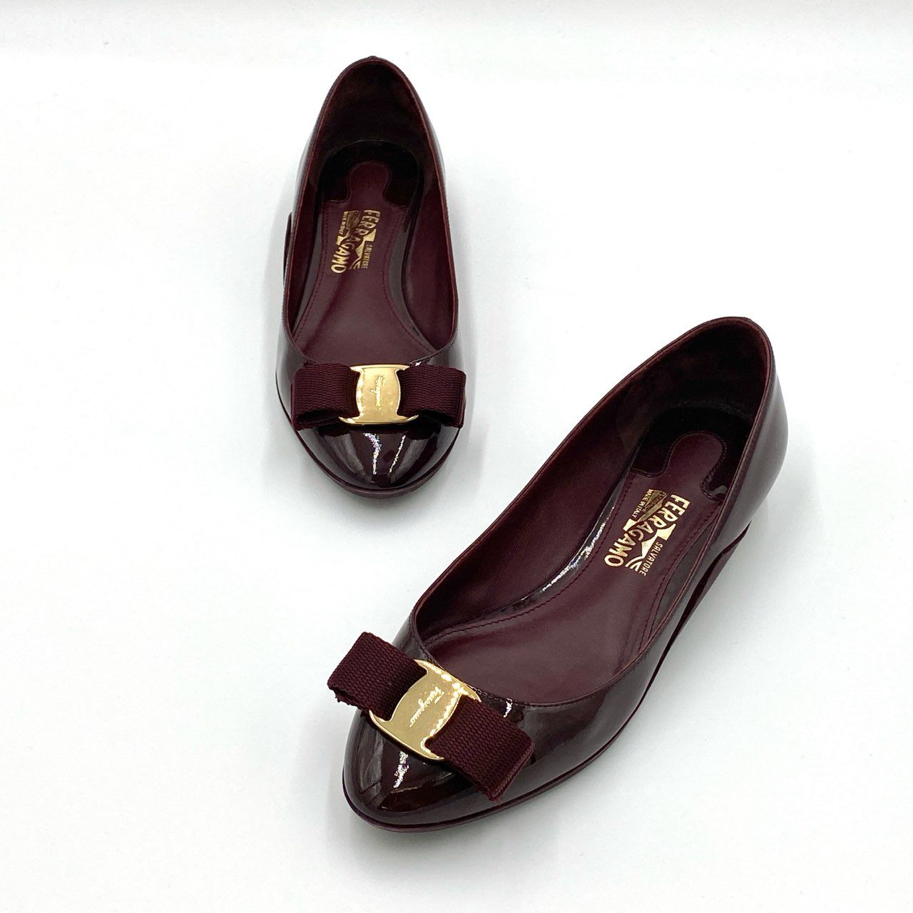 1h7 Salvatore Ferragamo サルヴァトーレ フェラガモ VARA ヴァラリボン エナメルフラットシューズ 6D ワインレッド パテントレザー パンプス 箱付き