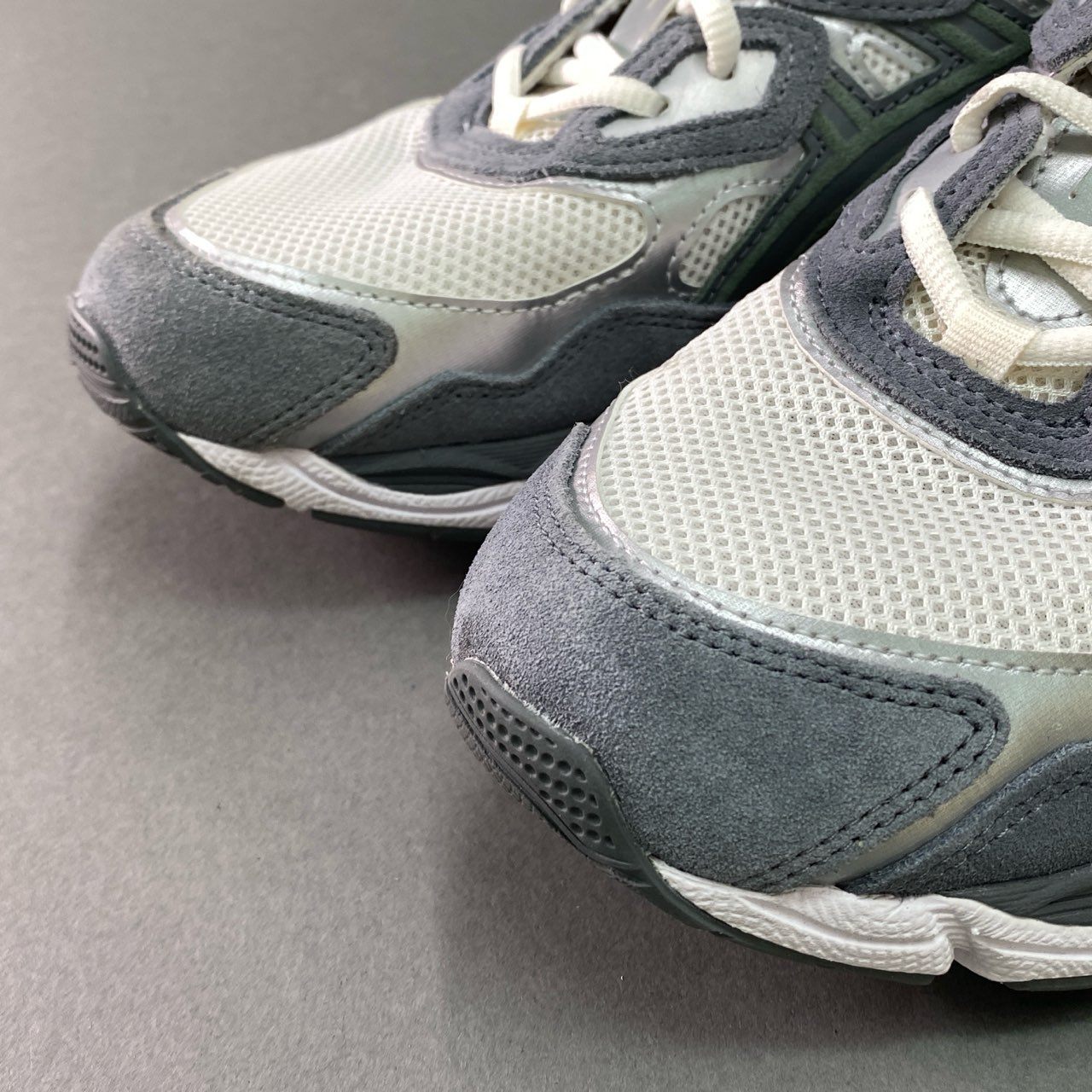 3g9 《美品》 asics アシックス GEL NYC スニーカー F921123 28cm グレー シューズ ゲルニューヨーク 紳士靴 ランニング