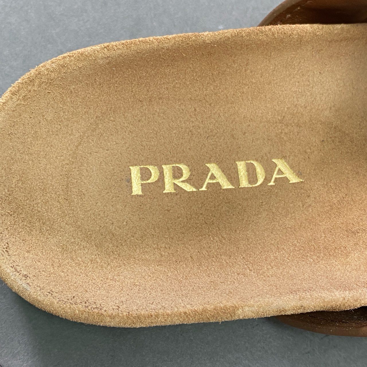 7b7 PRADA プラダ レザーベルト フラットサンダル コンフォートサンダル leather イタリア製 37 ブラウン 本革 レディース