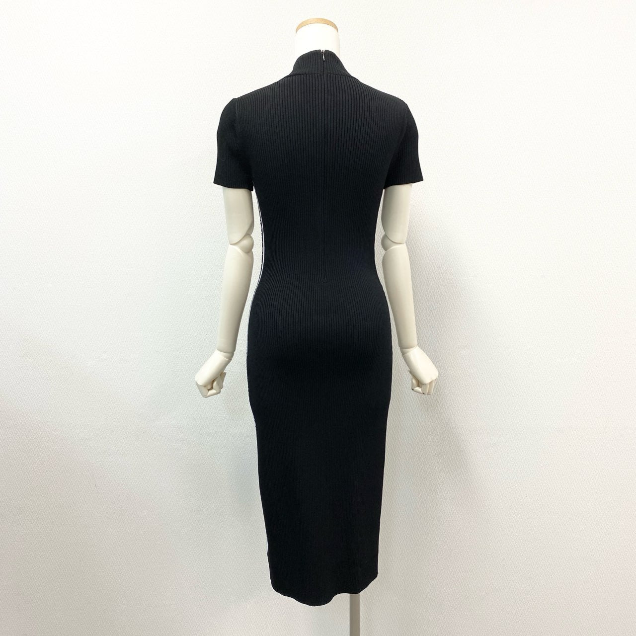 16j20 《美品》MICHAEL KORS マイケルコース サイドロゴテープ ニットワンピース タイトワンピース JS180LN5ZV Sサイズ ブラック ホワイト レディースu02t