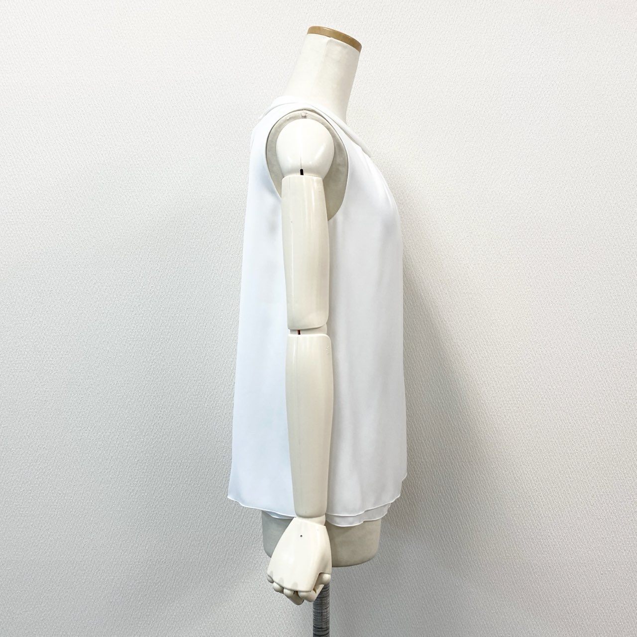 54d8 《新品タグ付き》 FOXEY NEW YORK フォクシーニューヨーク Blouse Powder Grace ノースリーブ シャツ ブラウス 33167 サイズ38 ホワイト ポリエステル100% レディース 日本製