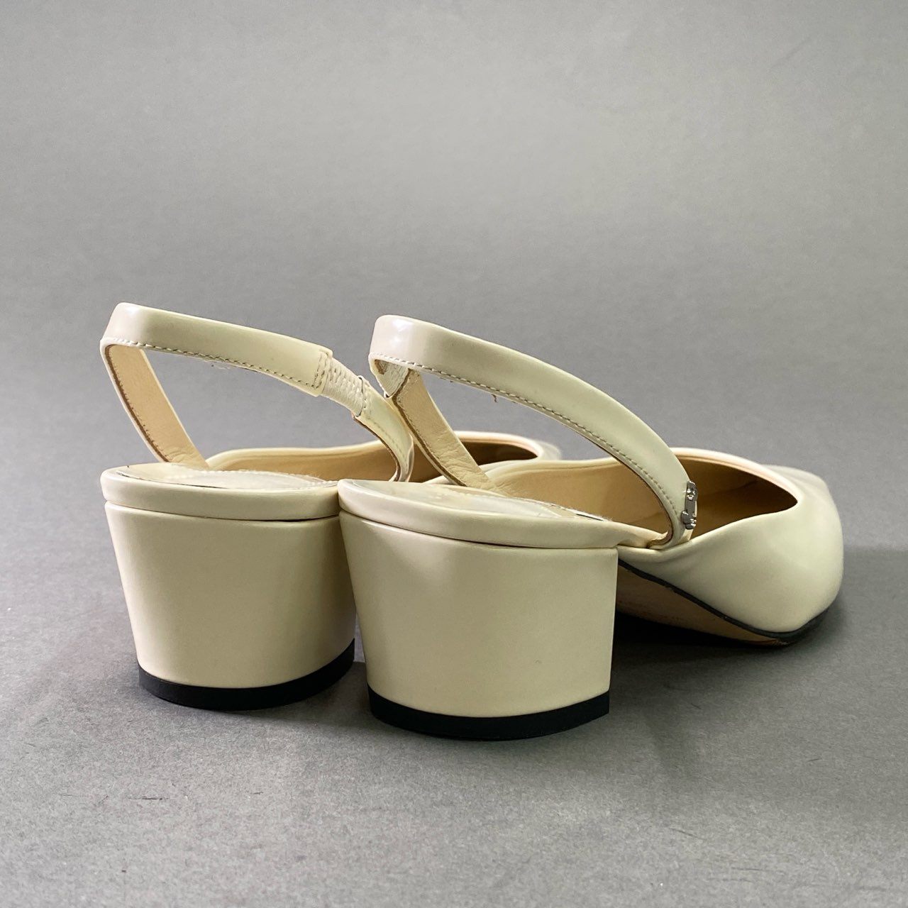4d16 《美品》 JIMMY CHOO ジミーチュウ Gini 45 JC Slingback Pumps スリングバックパンプス 36 1/2 ホワイト パテントレザー シューズ イタリア製