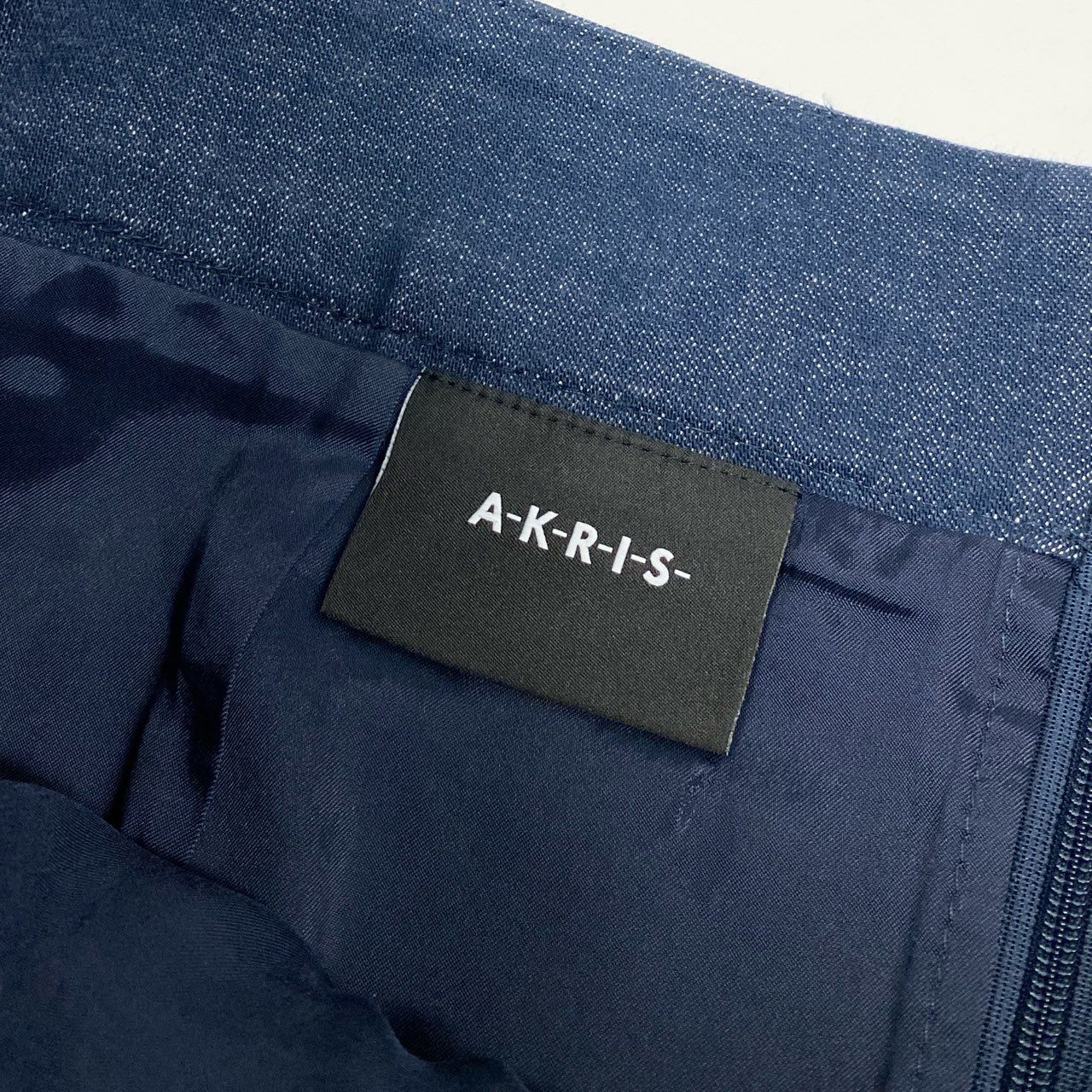 13f7 AKRIS アクリス 大きいサイズ ミモレ丈 デニムスカート ラップスカート風 スリット バックジップ 44 インディゴブルー コットン レディース