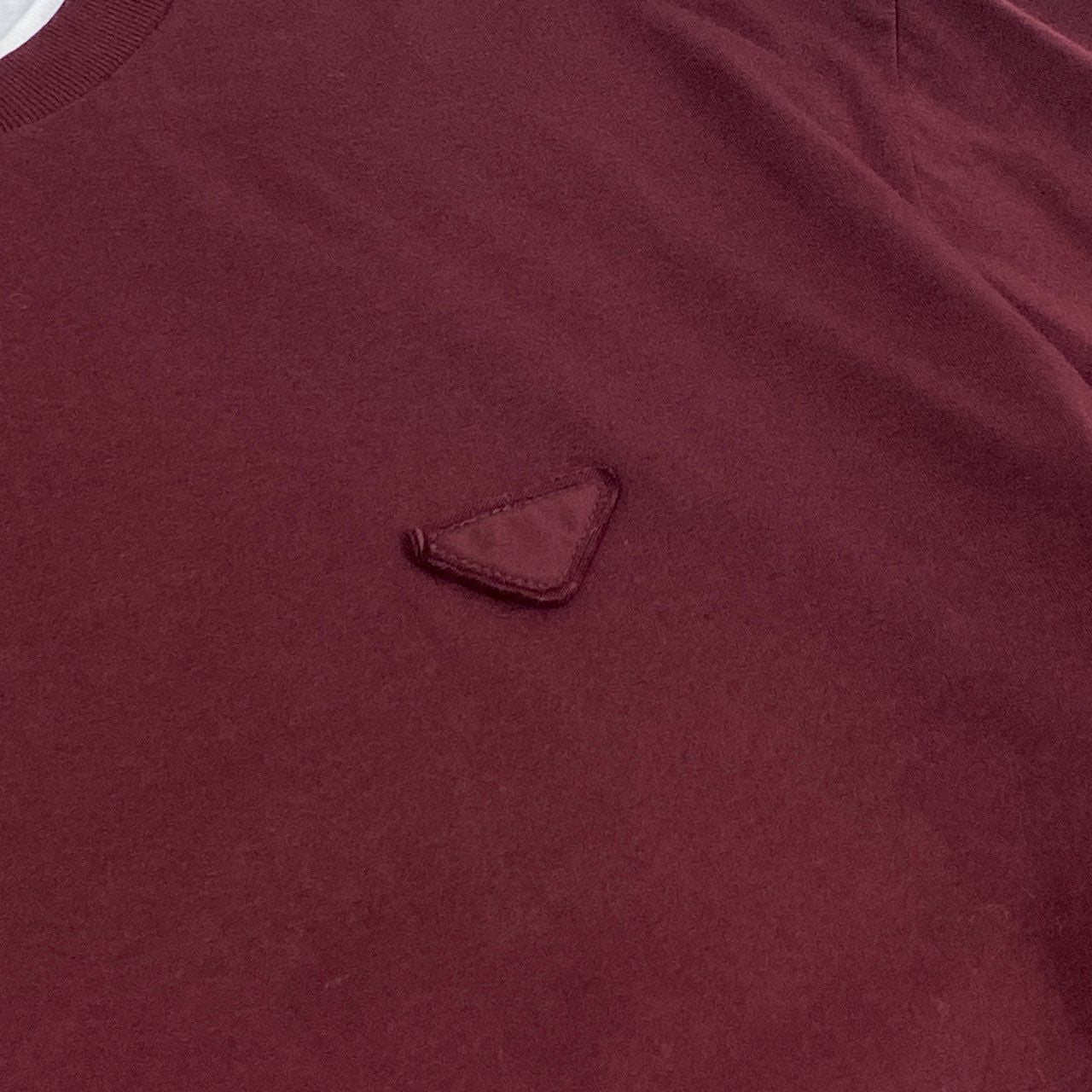 84e30 PRADA プラダ コットンTシャツ トライアングルロゴ レイヤードデザイン クルーネック カットソー 半袖 ACU1 2024 82 UJN912 Sサイズ ボルドー