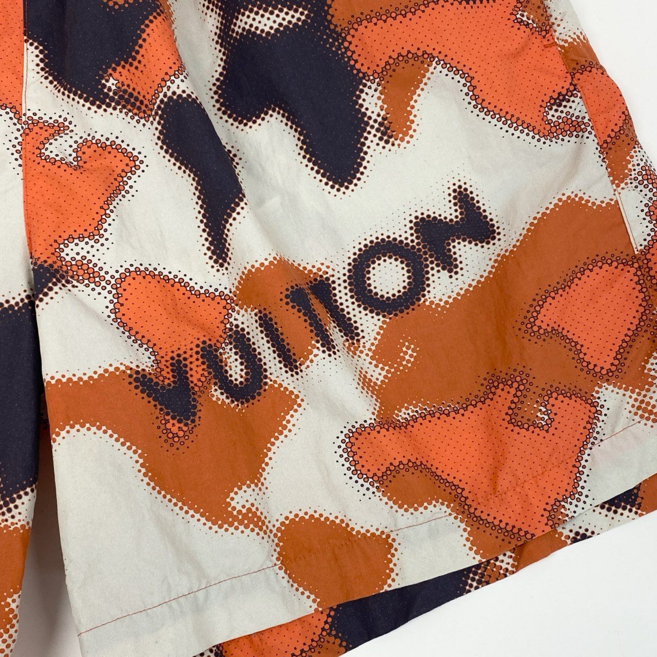 27a17 LOUIS VUITTON ルイヴィトン 24SS ナイロンスウィムショーツ ショートパンツ ハーフパンツ 総柄プリント イタリア製 大きいサイズ 1AFAY6 XLサイズ オレンジ