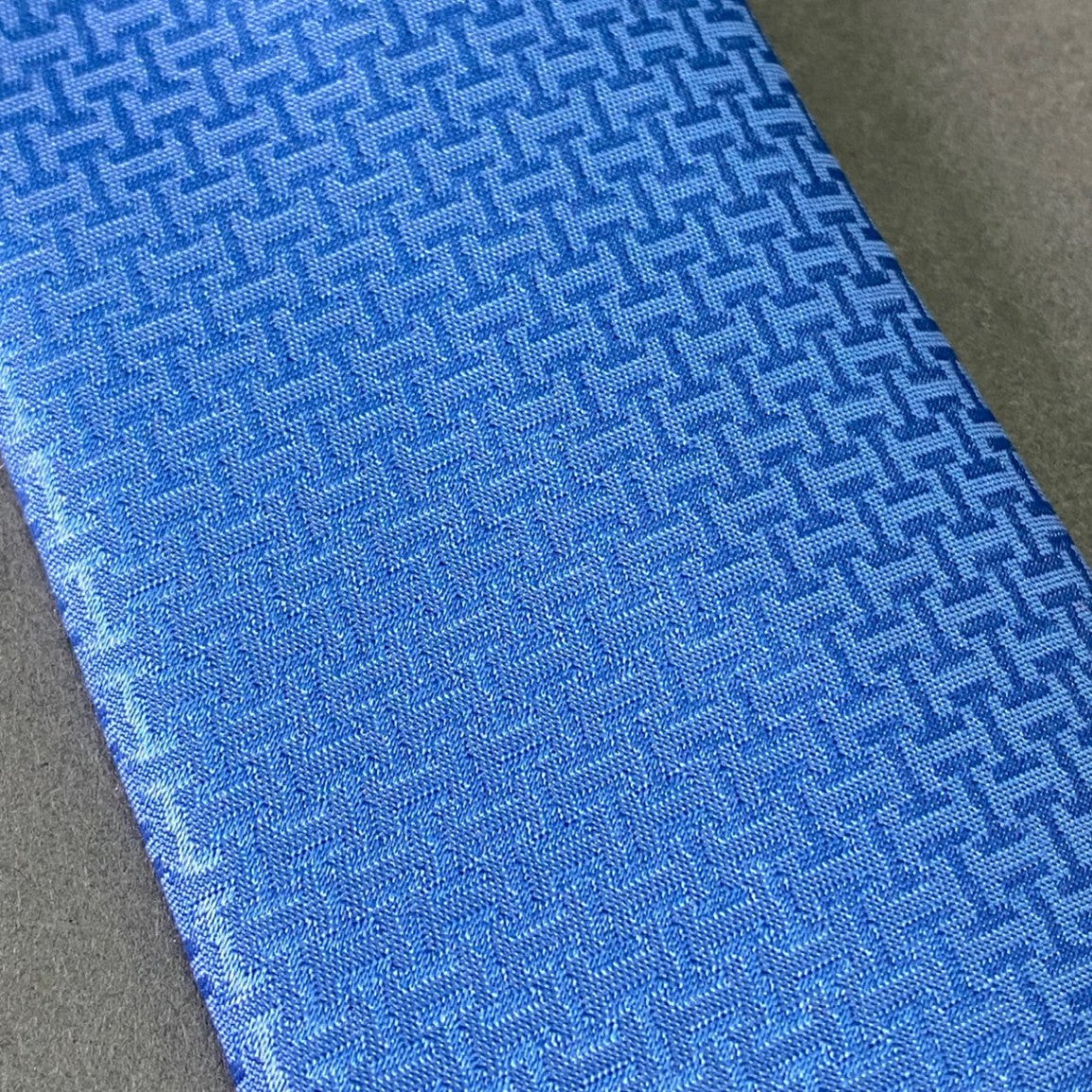 a8 【未使用保管品】 タグ付 HERMES エルメス フランス製 UPSIDE DOWN ネクタイ Hロゴ ビジネス フォーマル 033805T ブルー シルク100%
