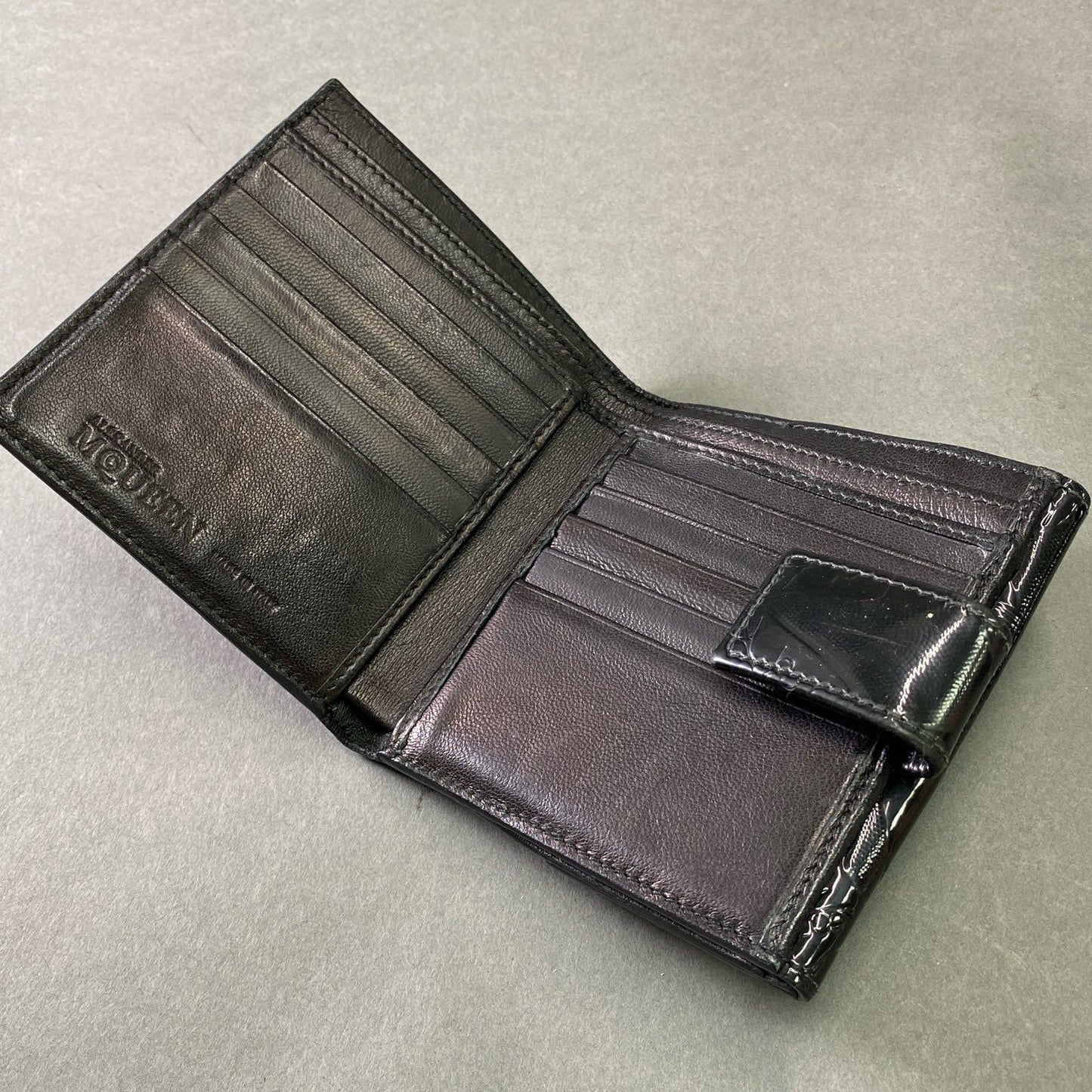 e8 ALEXANDER MCQUEEN アレキサンダー マックイーン エナメル 型押し スカルショートウォレット ブラック パテントレザー カラーストーン 骸骨 財布 イタリア製