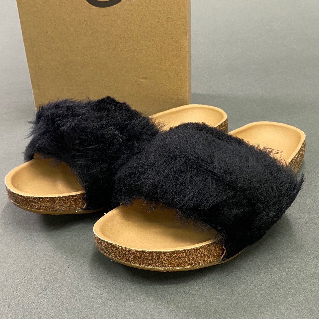 6a10 《未使用品》 定価¥17,600 UGG アグ W DIANE WISP ファーサンダル 22cm ブラック シューズ