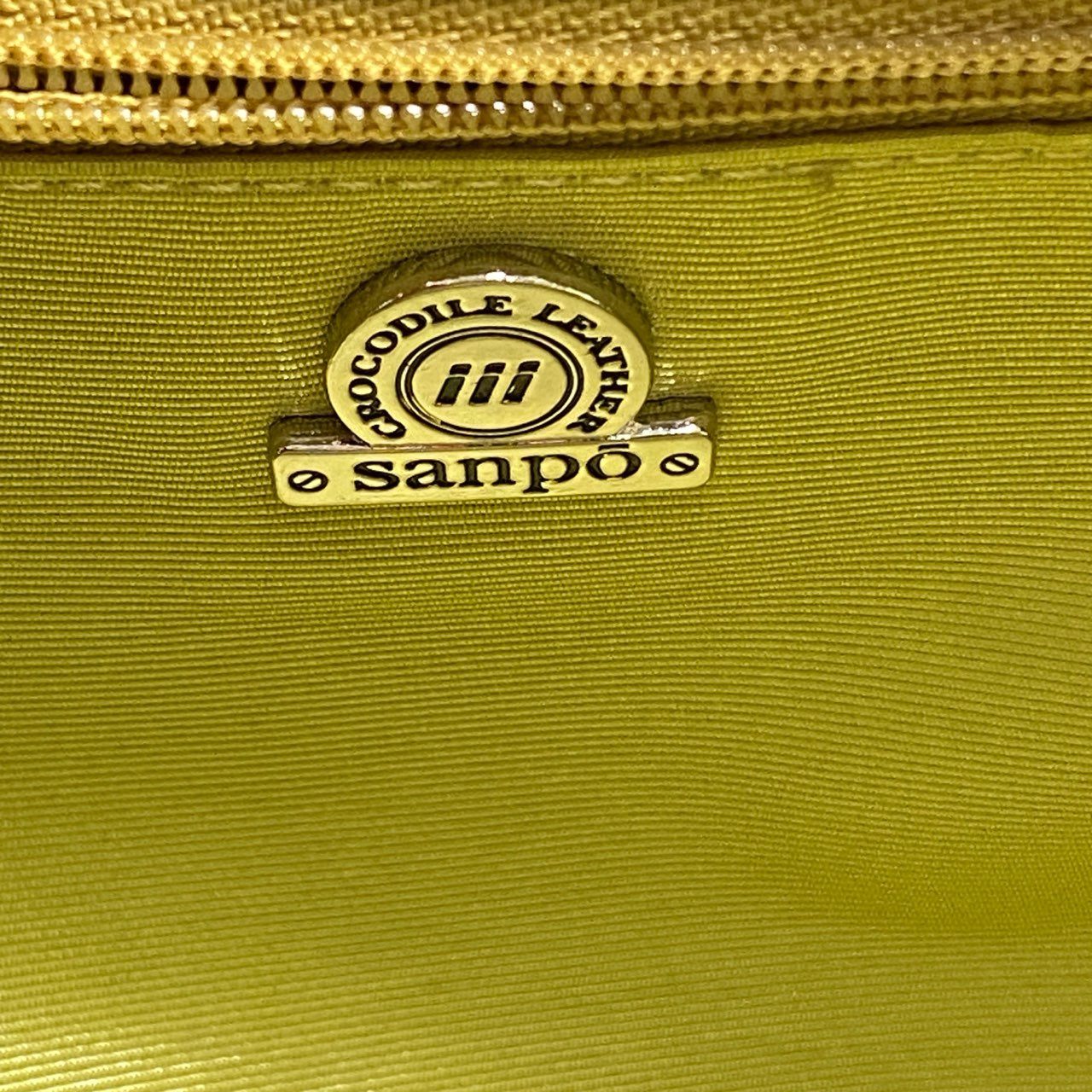 gk16《極美品》 sanpo サンポー JRA認定 シャイニングクロコ ハンドバッグ ブラック Crocodile Leather ワニ革 ワンショルダー センター取り エキゾチックt18r