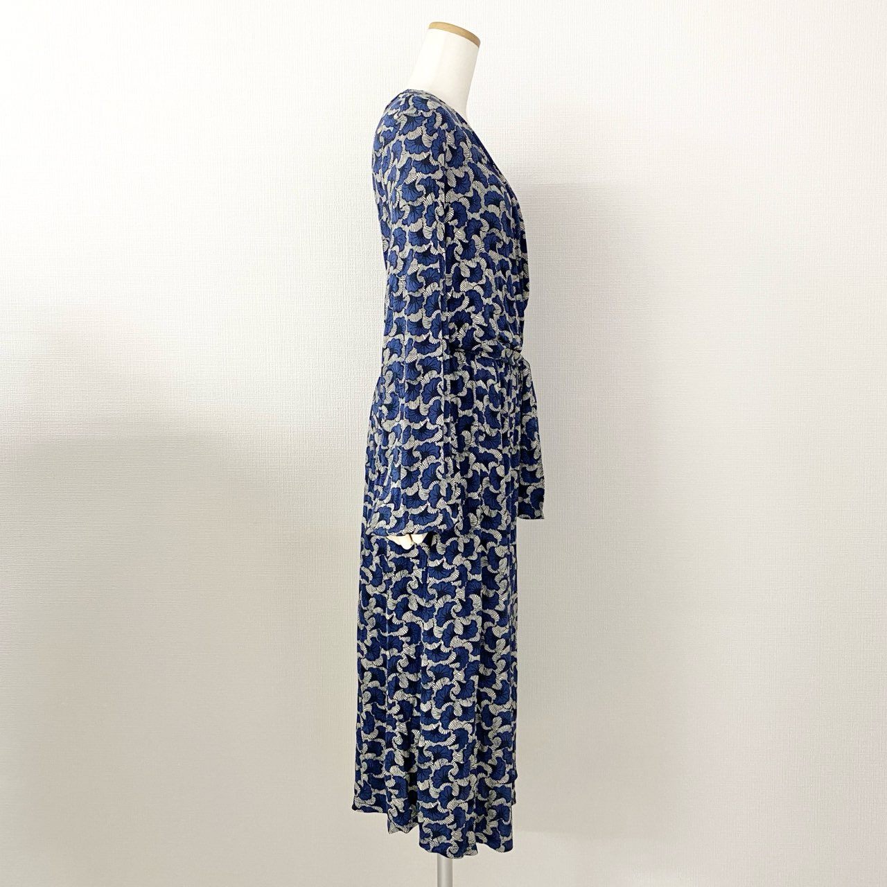 25d14 《美品》 WEEKKEND MAX MARA ウェーケンド マックスマーラ トロみ素材 長袖ワンピース 春夏 M  レーヨン100 レディース