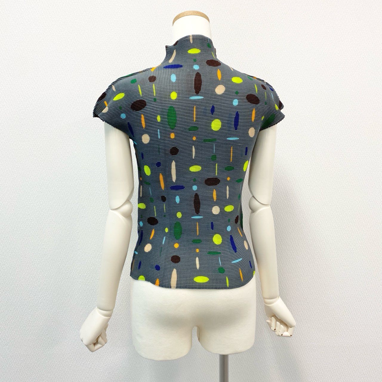 5i12 me ISSEY MIYAKE ミー イッセイミヤケ グラフィックプリント ハイネック半袖カットソー トップス MI33FK313 グレー マルチカラー レディースo07t