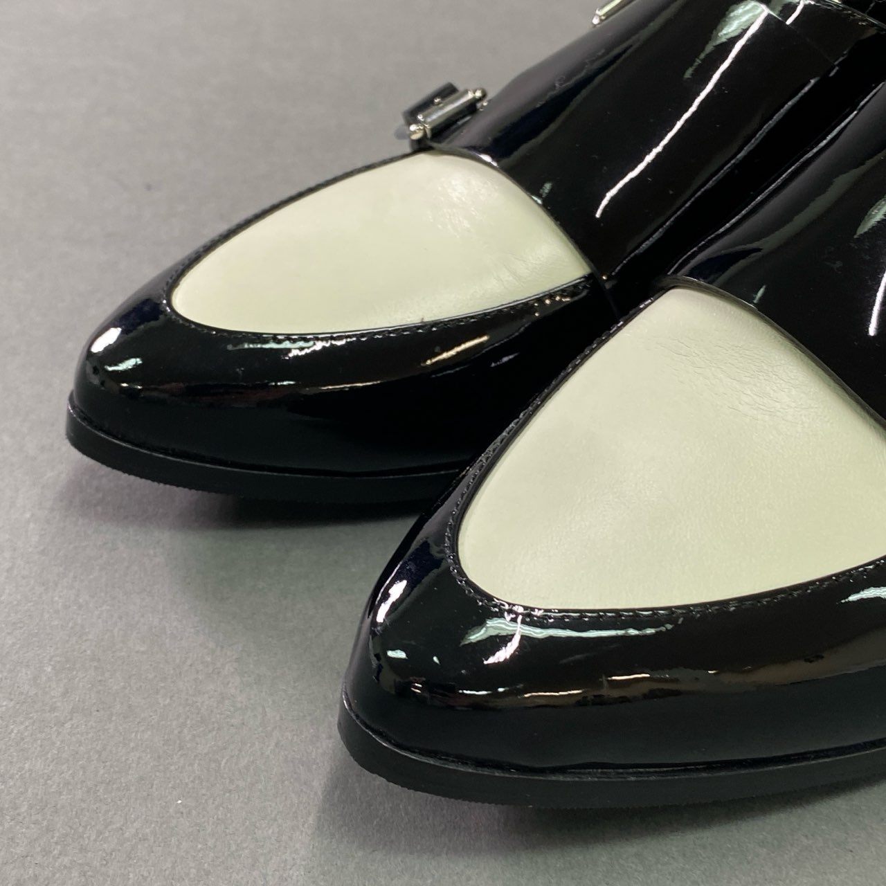 3c18 イタリア製 JIMMY CHOO ジミーチュウ ダブルモンクストラップ シューズ パテントレザー バイカラー 35 ブラック ホワイト