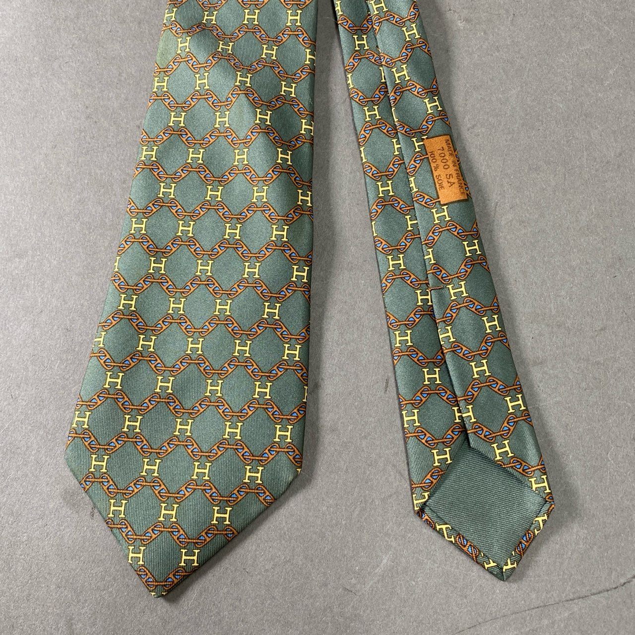 3f12 【美品】 HERMES エルメス カーキ シルク100% Hロゴ × シェーヌダンクル ネクタイ メンズ 紳士