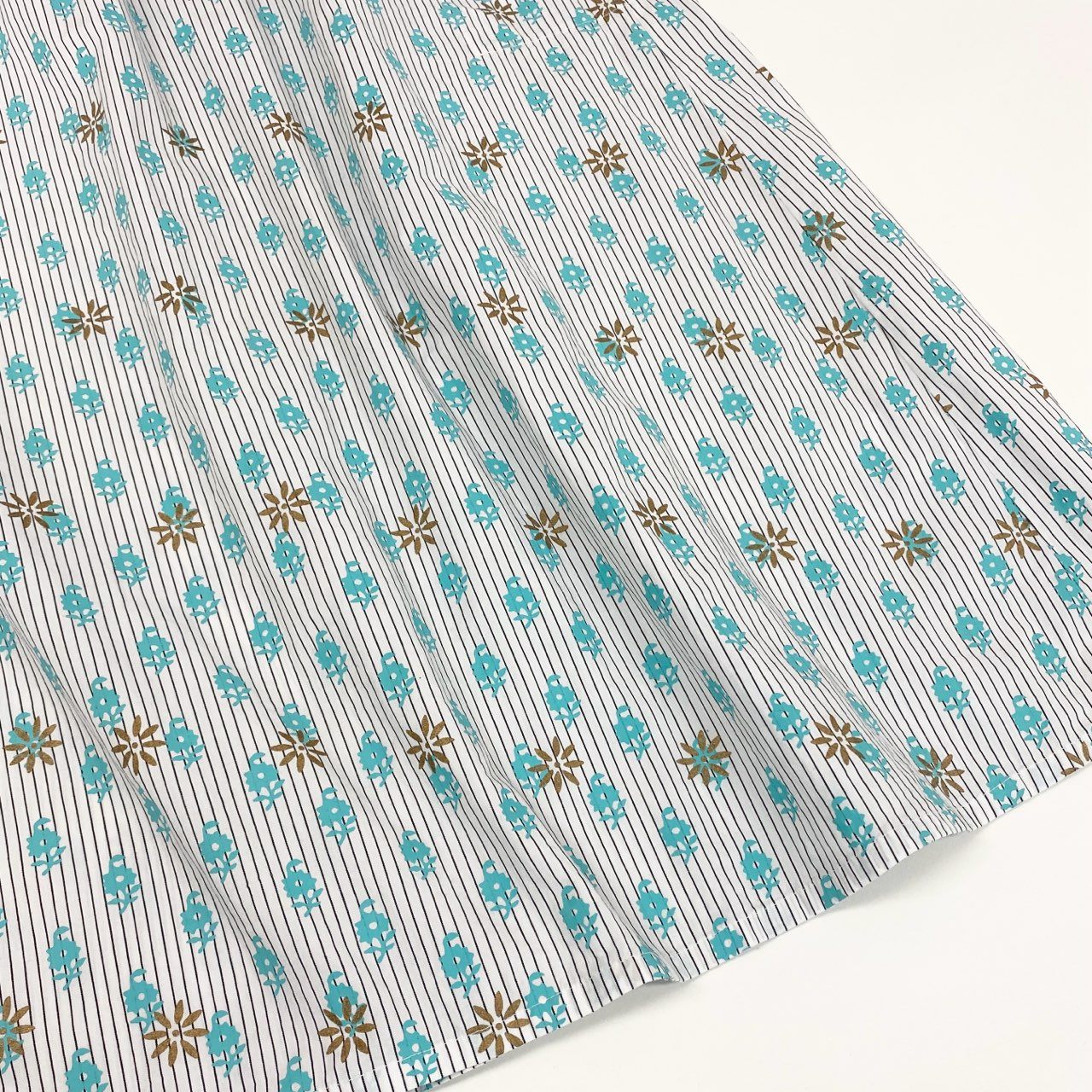 87c26 Mala KALANCHOE マーラカランコエ ストライプシャツワンピース フラワーモチーフ 花柄 半袖ワンピース シャツワンピ Vネック 380421KD2 ホワイト ブルー コットン100%