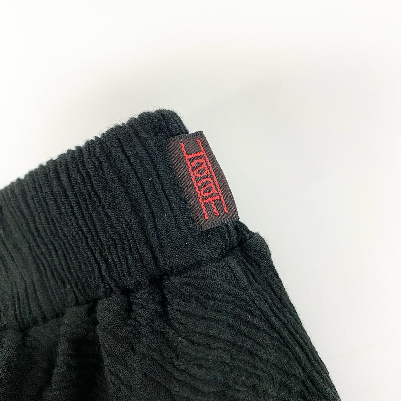 50h25 《美品》 Haat ISSEY MIYAKE ハートイッセイミヤケ KYO CHIJIMIシリーズ プリーツ加工 リラックスパンツ カジュアル HA51FF534 サイズ2 ブラック コットン レディースu02t