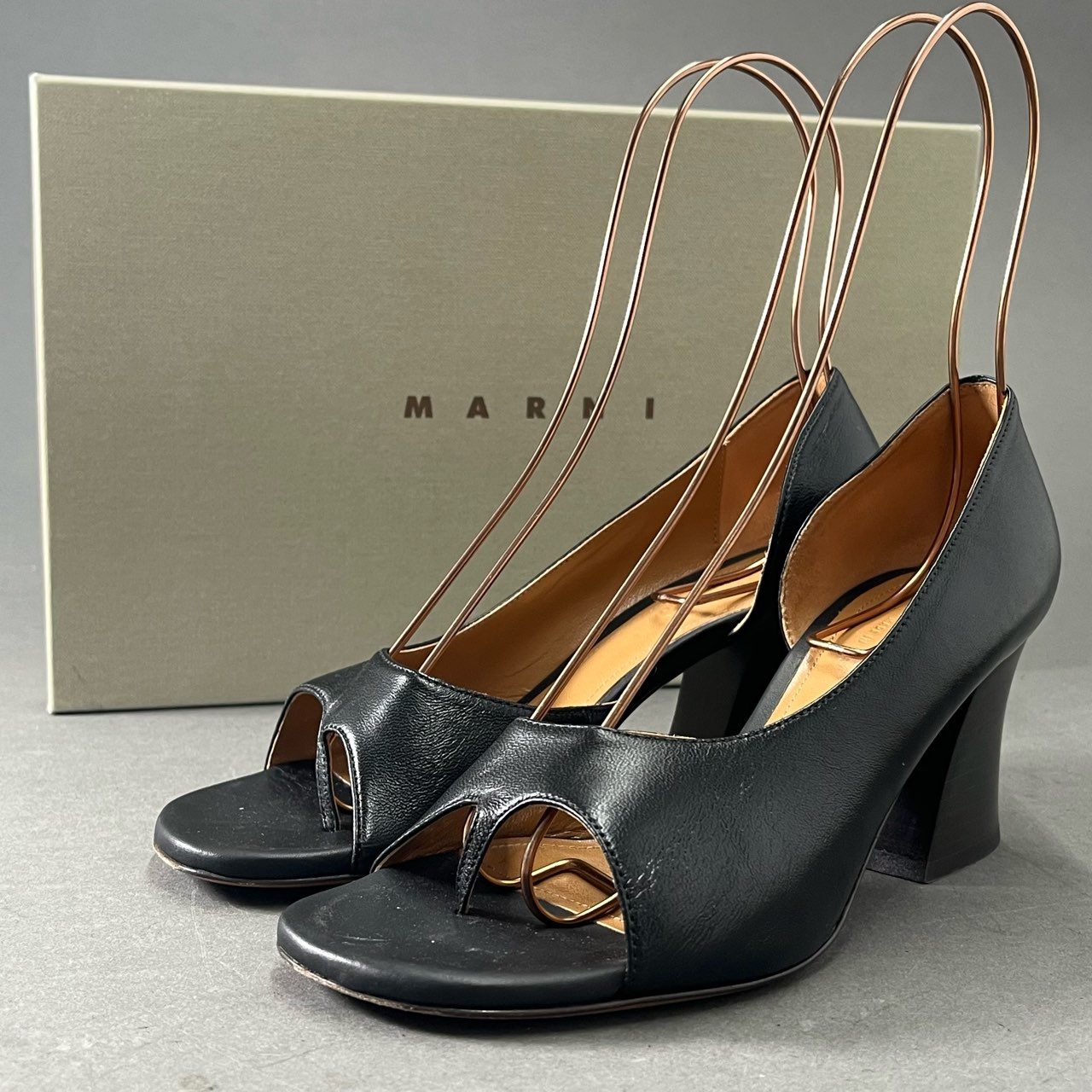 4f20 MARNI マルニ トングサンダル チャンキーヒール パンプス SAMS012007 36 ブラック レザー レディース