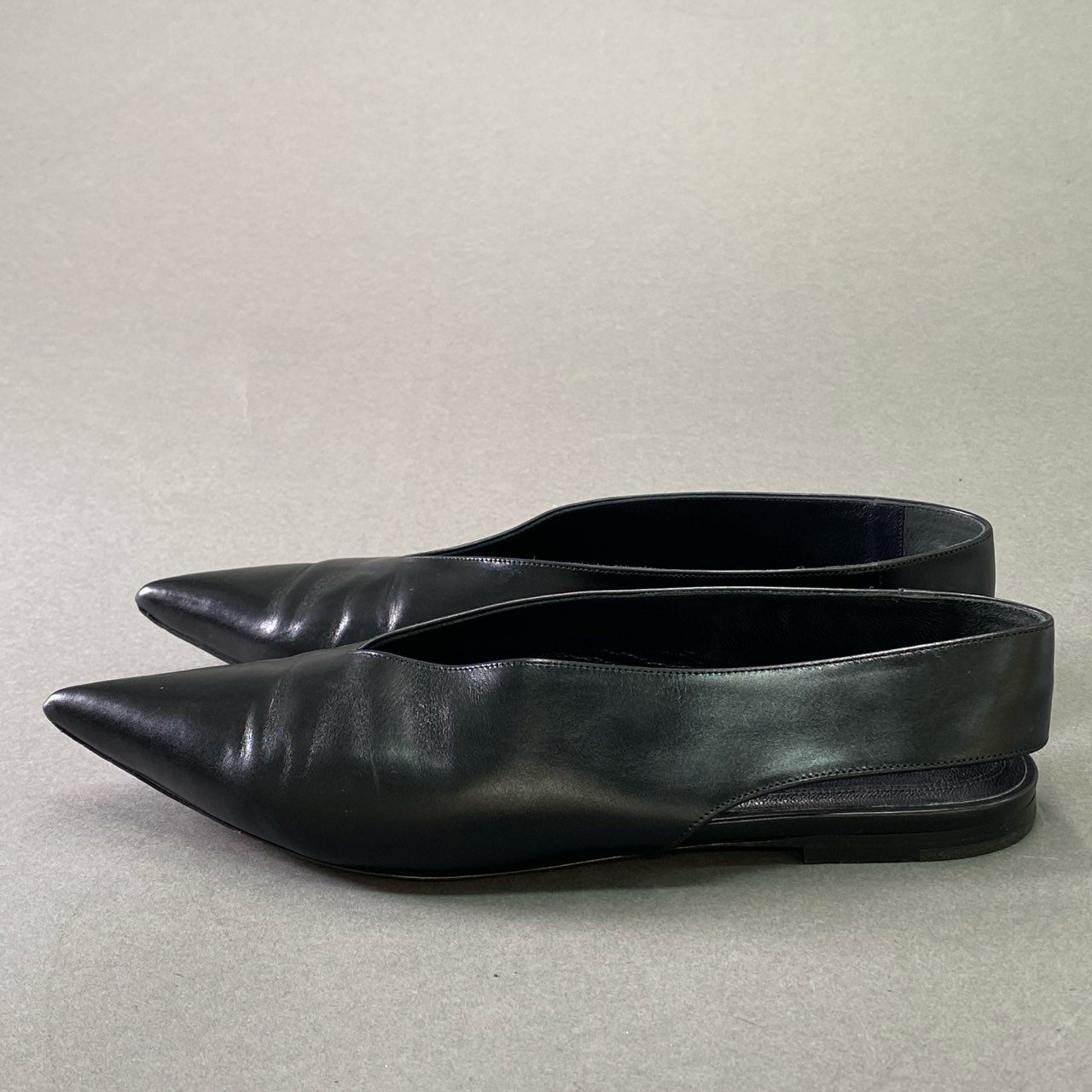3d14 CELINE セリーヌ エッセンシャル Vネック ポインテッドトゥ フラットパンプス シューズ スリングバック イタリア製 37 ブラック レザー