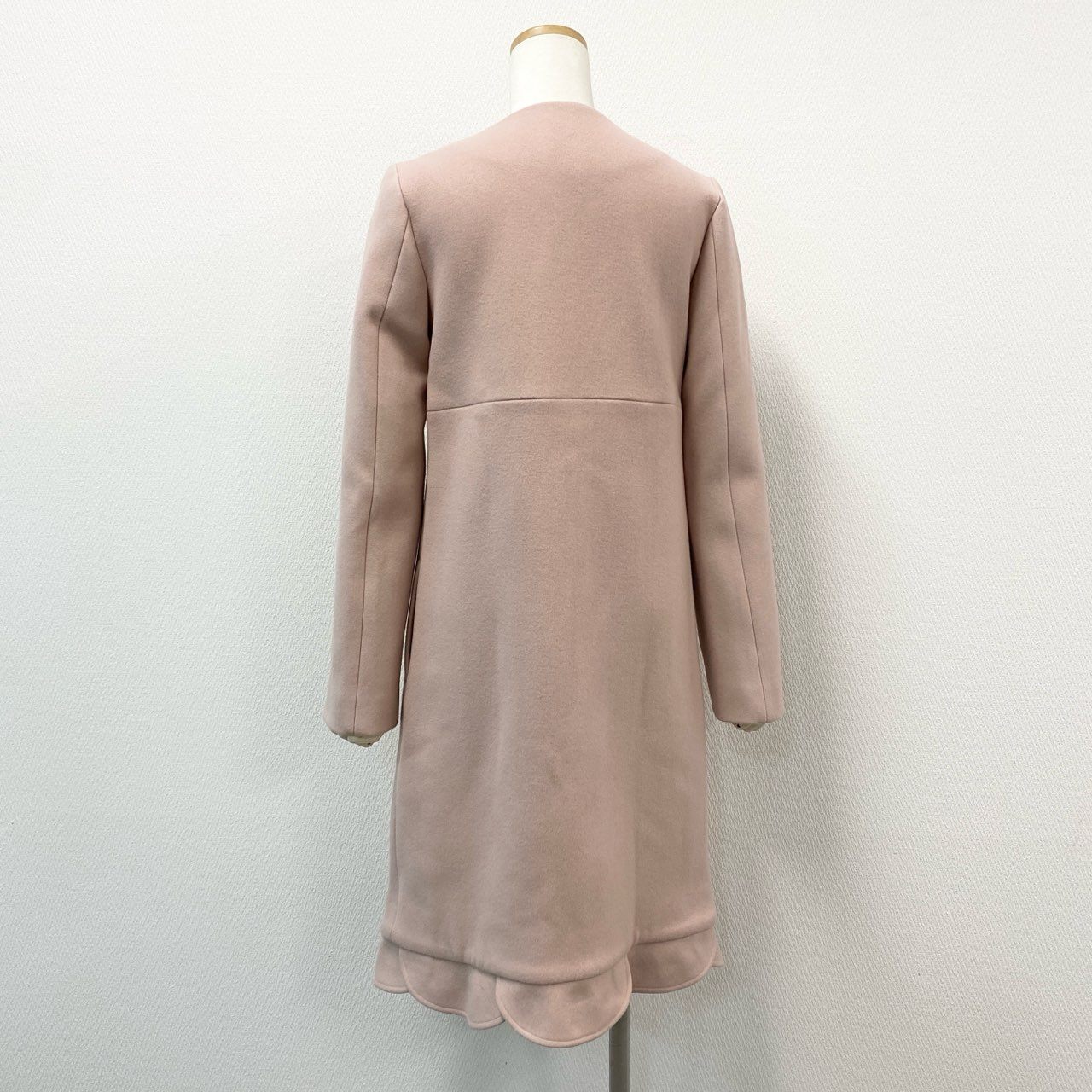 68g24 《未使用保管品》 YOKO CHAN ヨーコチャン ウール ノーカラーコート 裾フリフリ アウター YCC-417-070 38 ピンク ウール レディース_