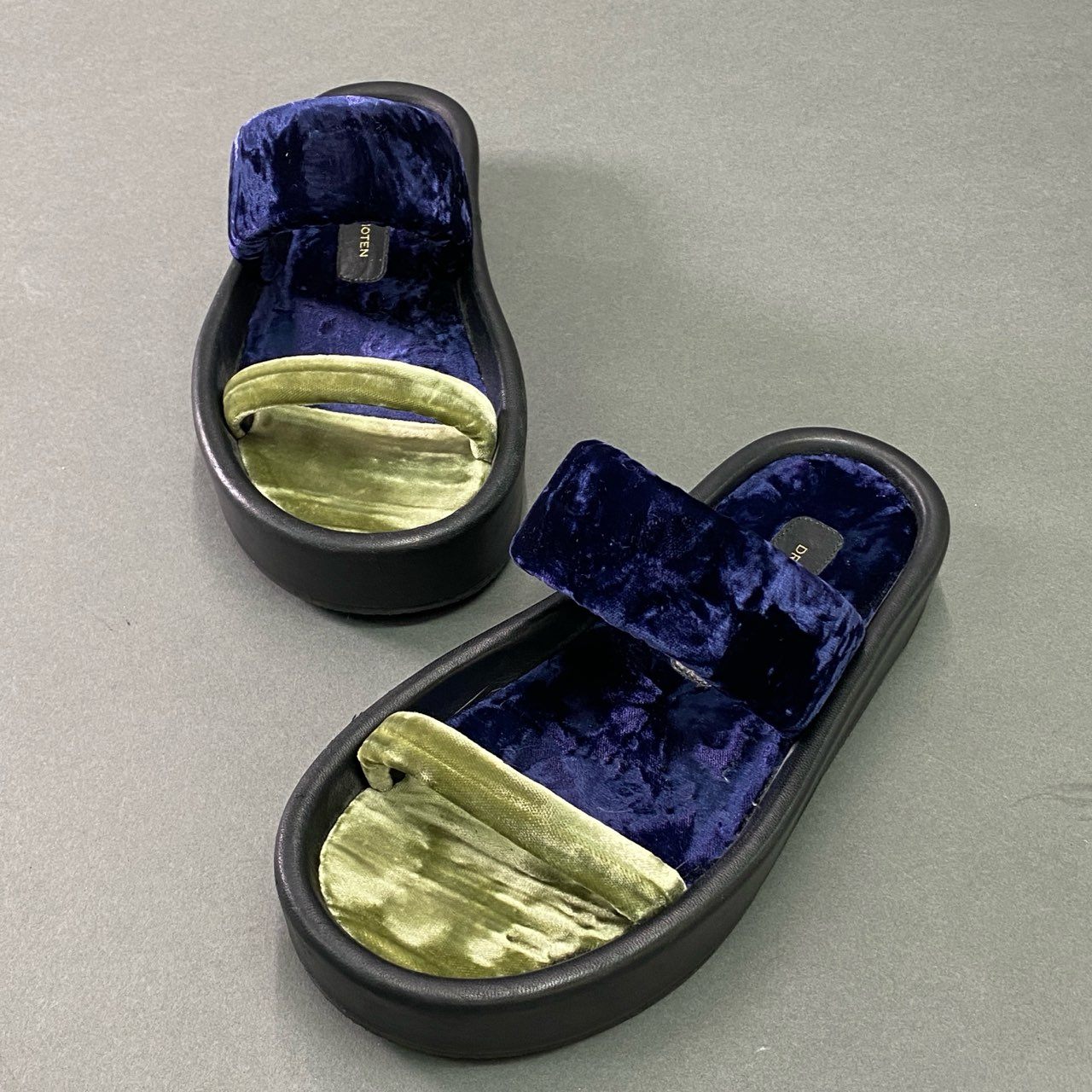 3c18 《美品》 DRIES VAN NOTEN ドリス ヴァン ノッテン 24SS ベルベット スライド サンダル シューズ ベロア バイカラー 35 グリーン ネイビー