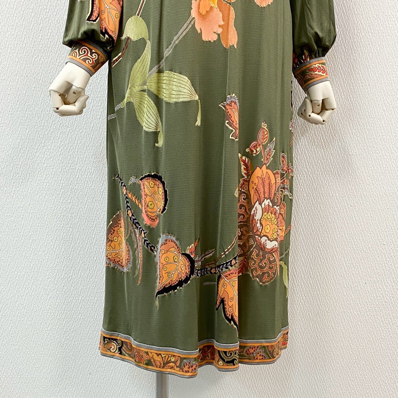 78i11 《新品保管品》 LEONARD レオナール 長袖ワンピース ロングワンピース 美しい花柄プリント サイズ11 グリーン シルク レディースu02t