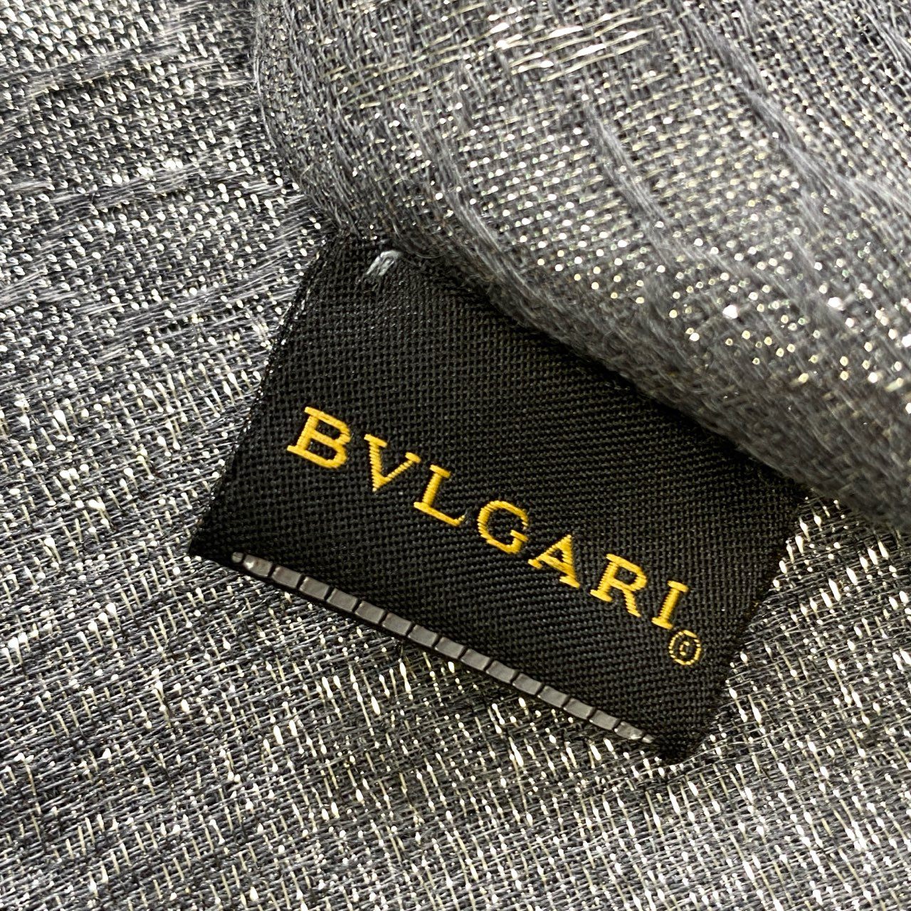j16《美品》BVLGARI ブルガリ 大判ストール マフラー イタリア製 ラメ グラデーション グレー メンズ ユニセックスu02t