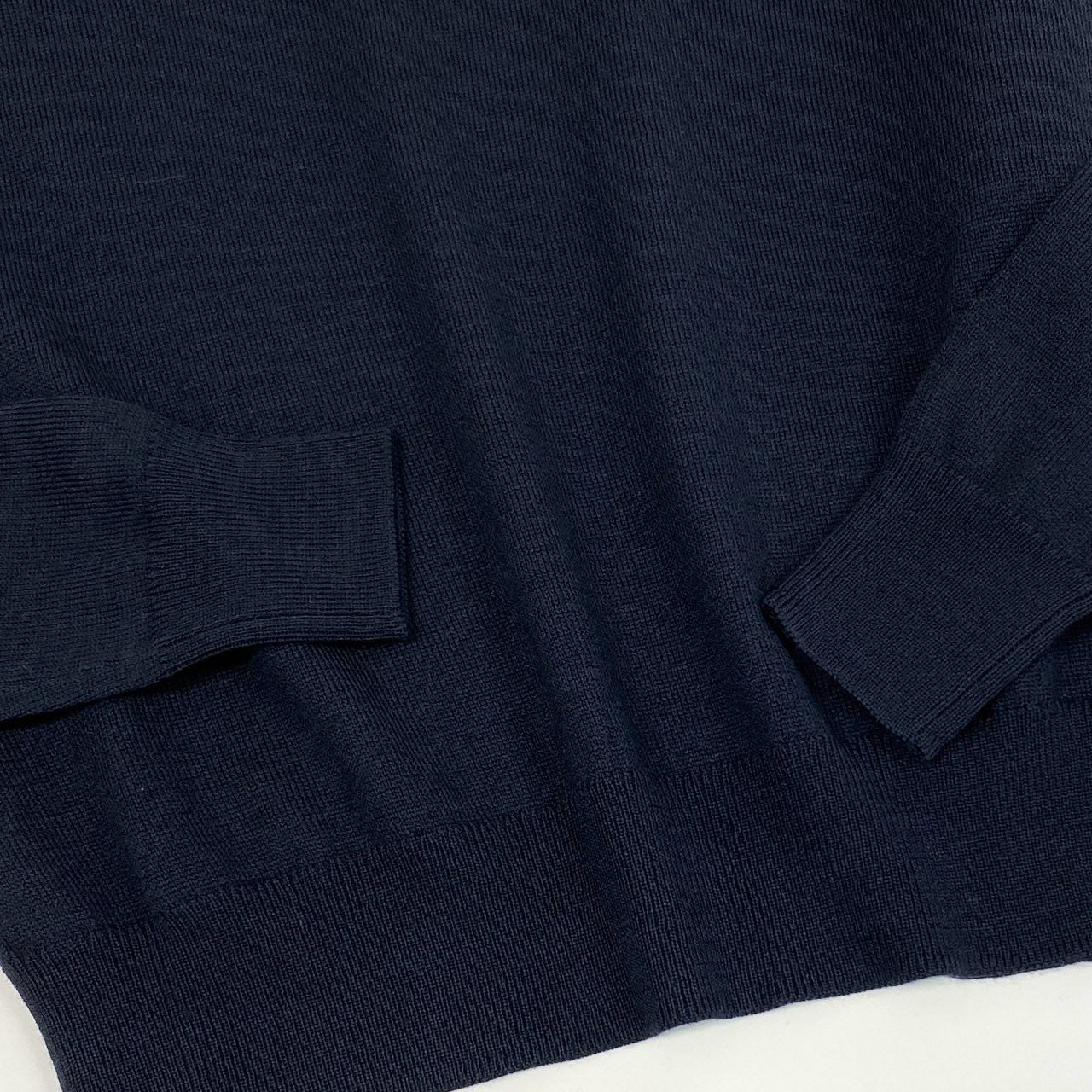 34k28⑧ 《極美品》 PRADA プラダ イタリア製 Vネック ニットセーター ウールニット ヴァージンウール ロングスリーブ 長袖 DNA386 507 44 ネイビー ウール100