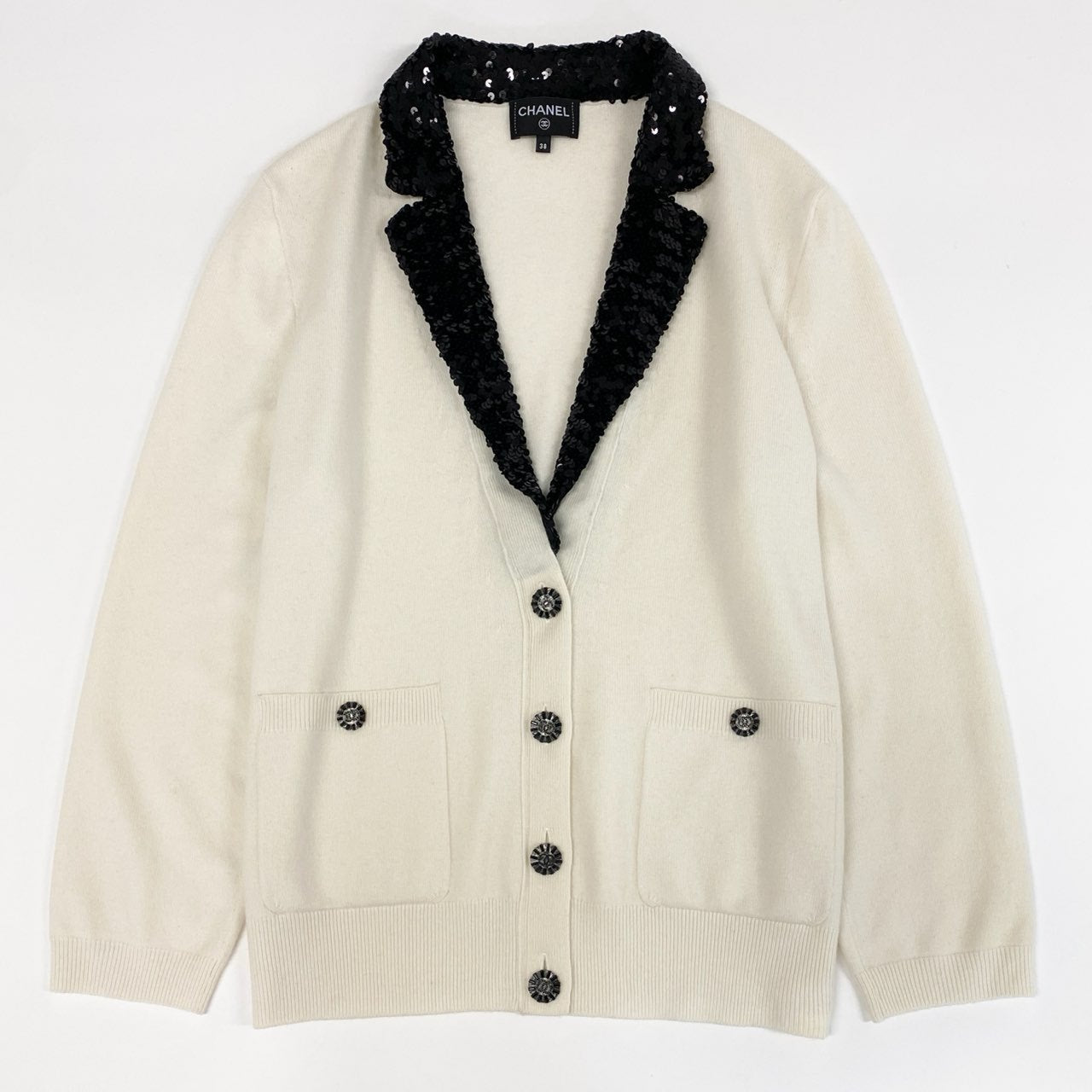 46e9 【極美品】CHANEL シャネル 2023C クルーズライン スパンコール カシミヤニットジャケット ココマーク ラインストーン P74171K10644 サイズ38 ホワイト レディース