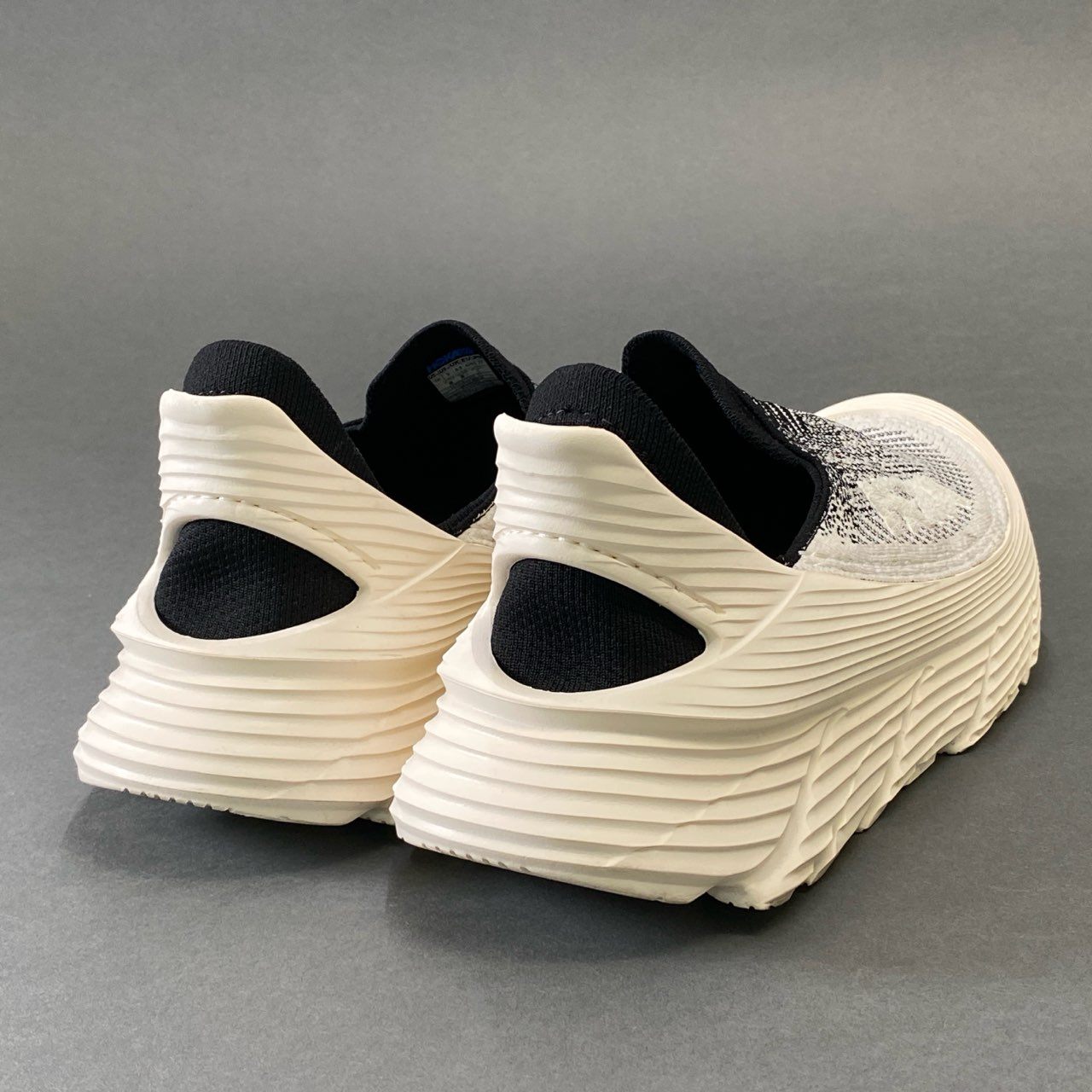 1g8 HOKA ONEONE ホカオネオネ U RESTORE TC リストア スリッポン シューズ 27cm ブラック ホワイト スニーカー 軽量◎