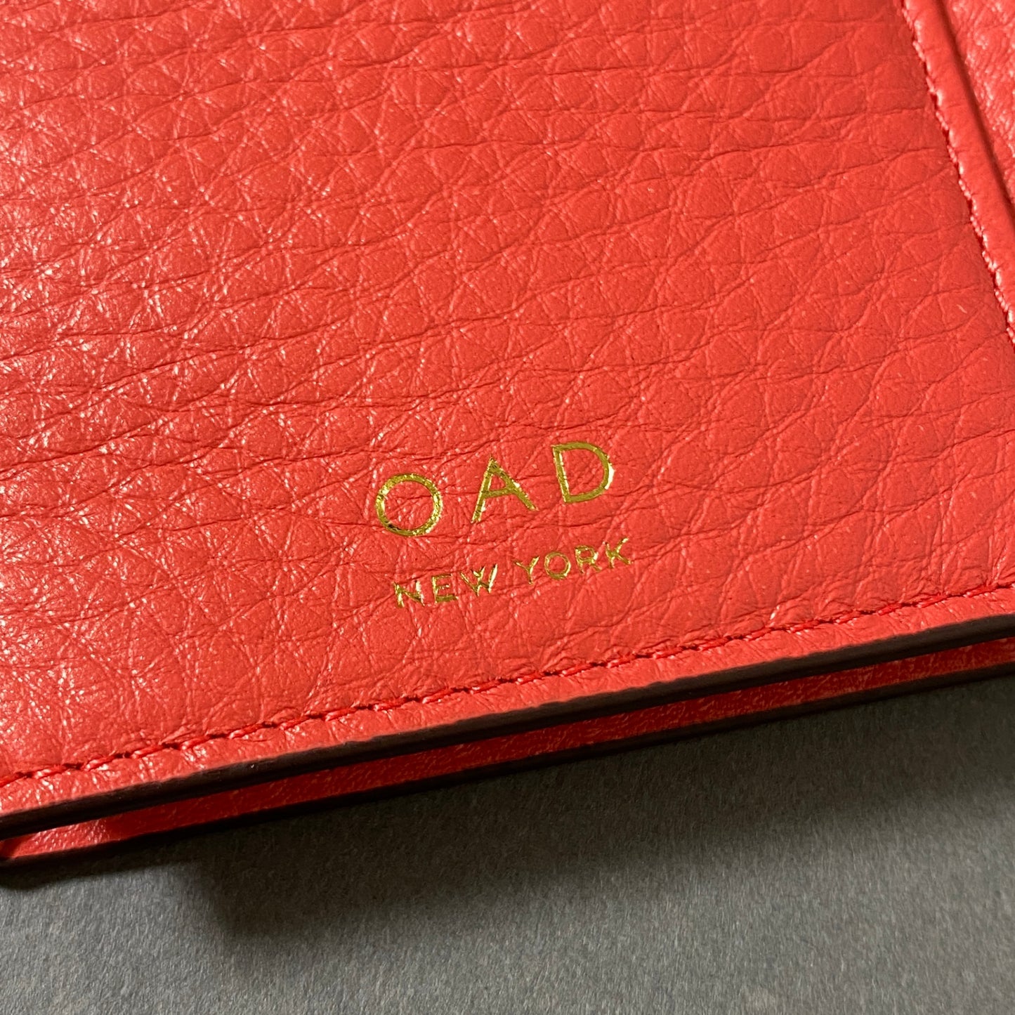 4f27 《未使用保管品》 OAD NEW YORK オーエーディー ニューヨーク IZZI PHONE CROSSBODY クロスボディ スマホケース レッド レザー マルチケース 財布 ポーチ