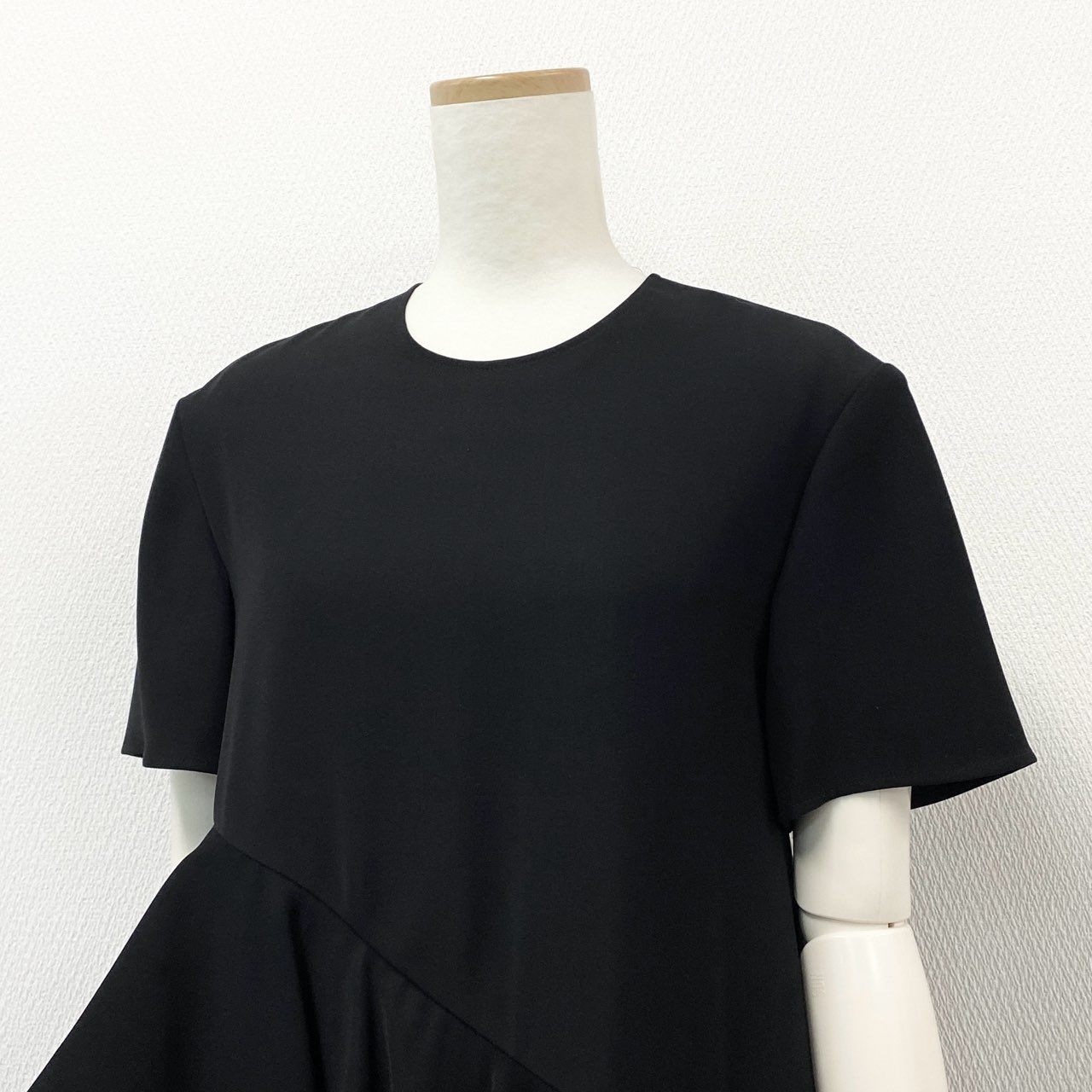 4c28 【美品】 ADEAM アディアム チュニック トップス アシンメトリー 半袖カットソー 半袖ブラウス プリーツ 裾フレア 39163 0 ブラック ポリエステル