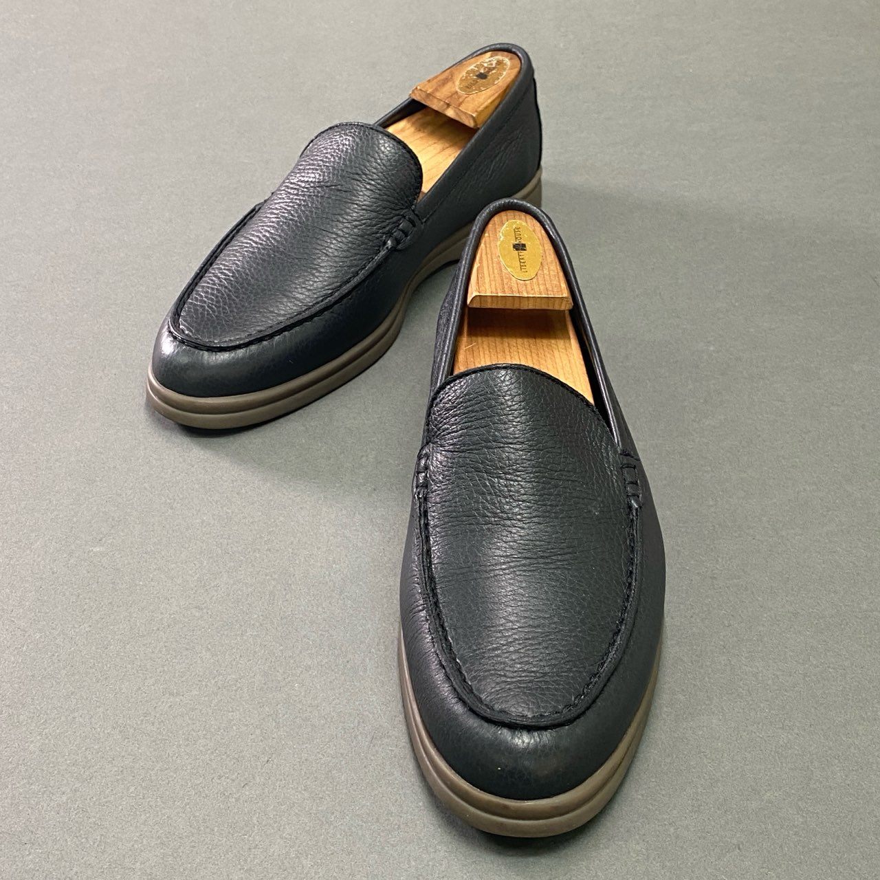 4c21 Loro Piana ロロピアーナ レザー スリッポン スニーカー 40 1/2 ダークグレー Leather シューズ イタリア製