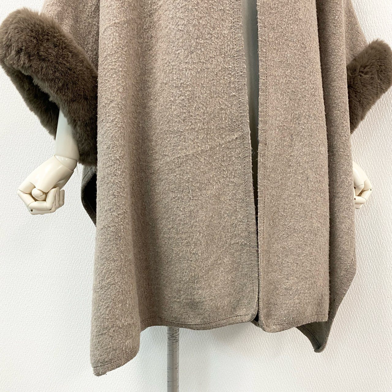 29g28 GIANFRANCO FERRE ジャンフランコフェレ ポンチョ ケープコート アウター サイズ46 アイボリー ブラウン レディース 女性用 イタリア製