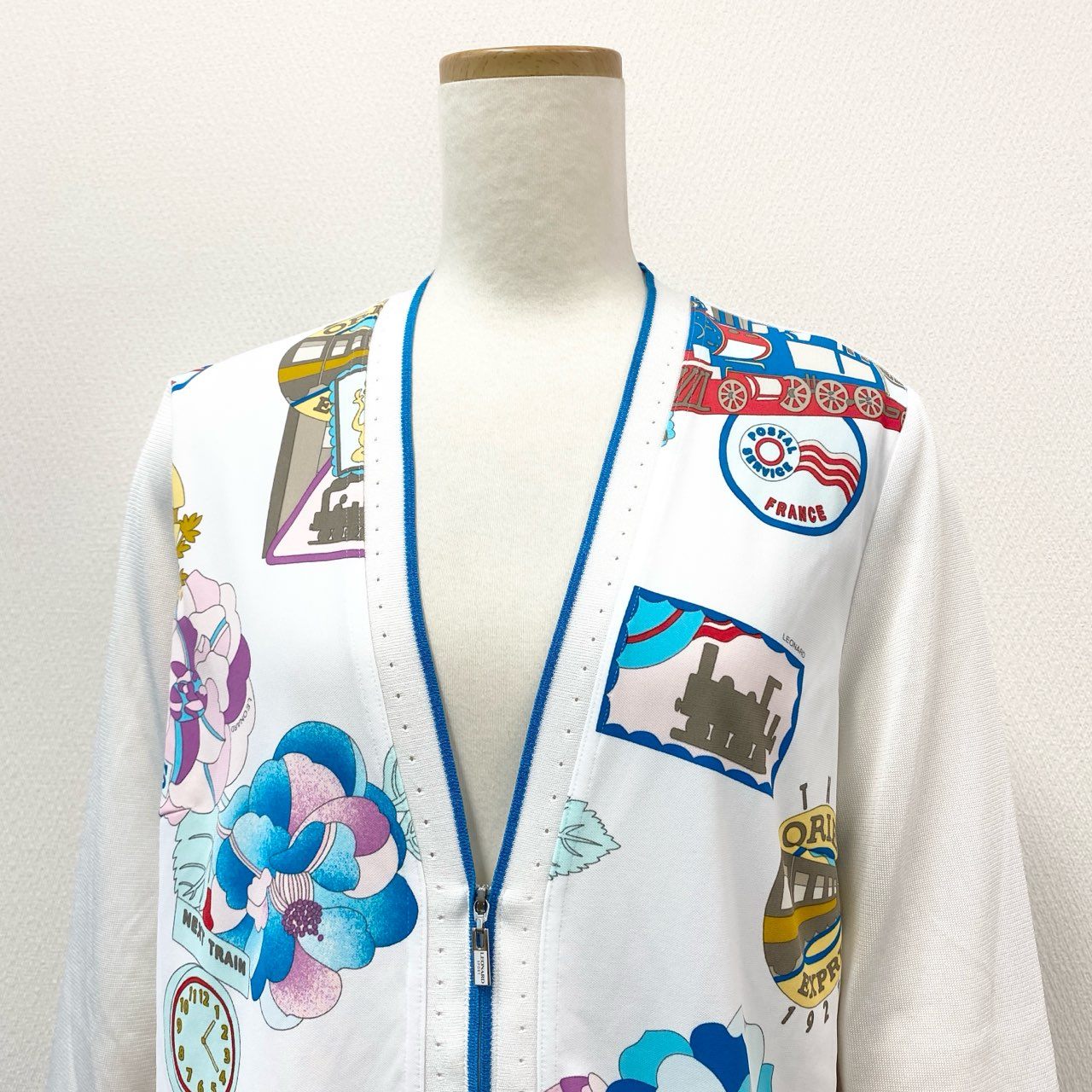 67g21-7 《極美品》 LEONARD レオナール カンカン素材 薄手カーディガン ニットカーディガン 美しい花柄プリント サイズ40 ホワイト マルチカラー レディース 日本製