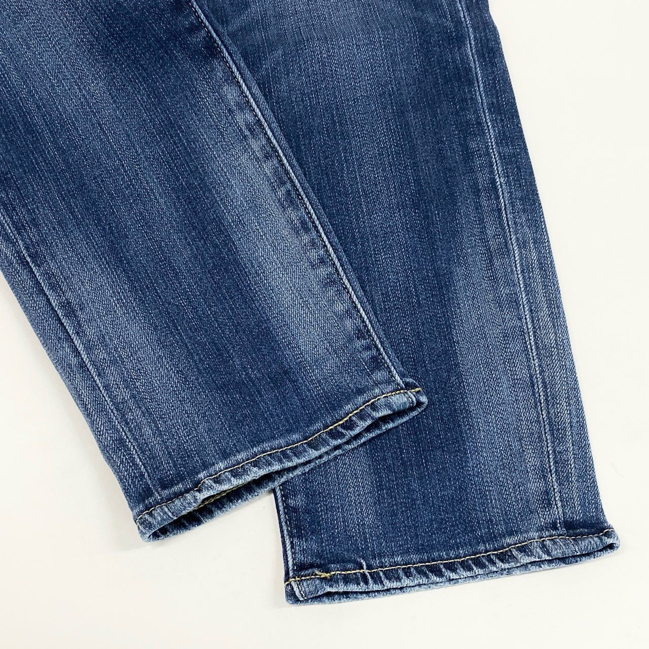 81d4 《美品》 RED CARD レッドカード 30th Anniversary アンクルスリム テーパードデニムパンツ 24 インディゴブルー ストレッチ ジーンズ 伸縮性〇 タグ付き