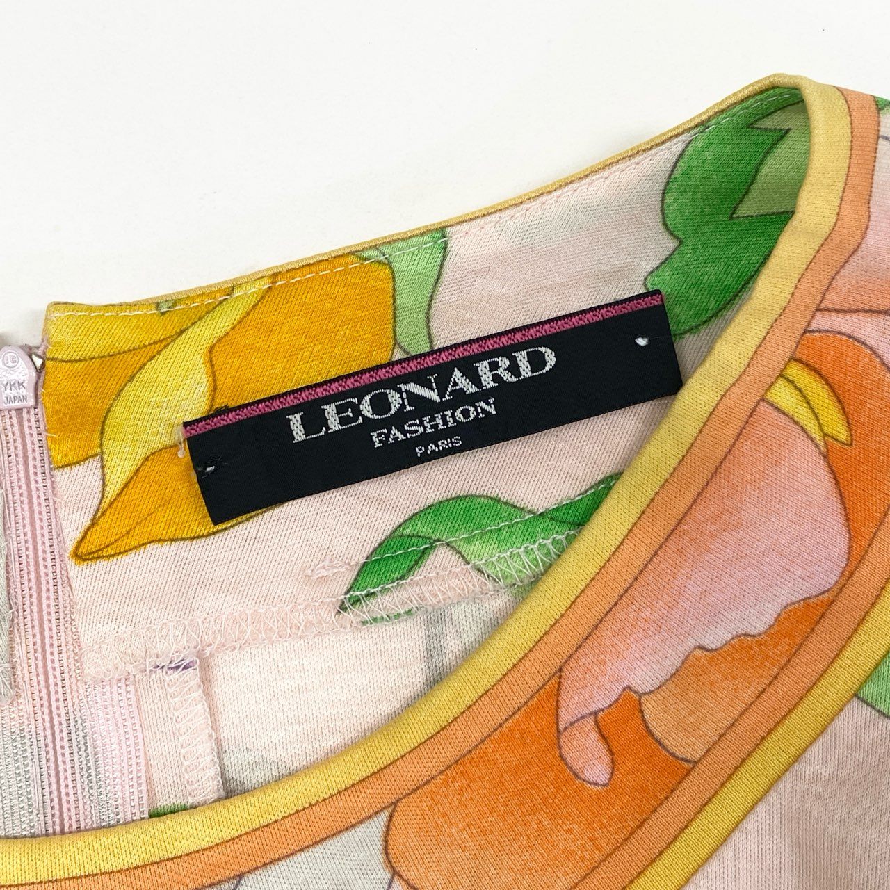 32i9 LEONARD レオナール 長袖カットソーワンピース トップス クルーネック 花柄 裾スリット レディース 女性用 ピンク マルチカラーu02t