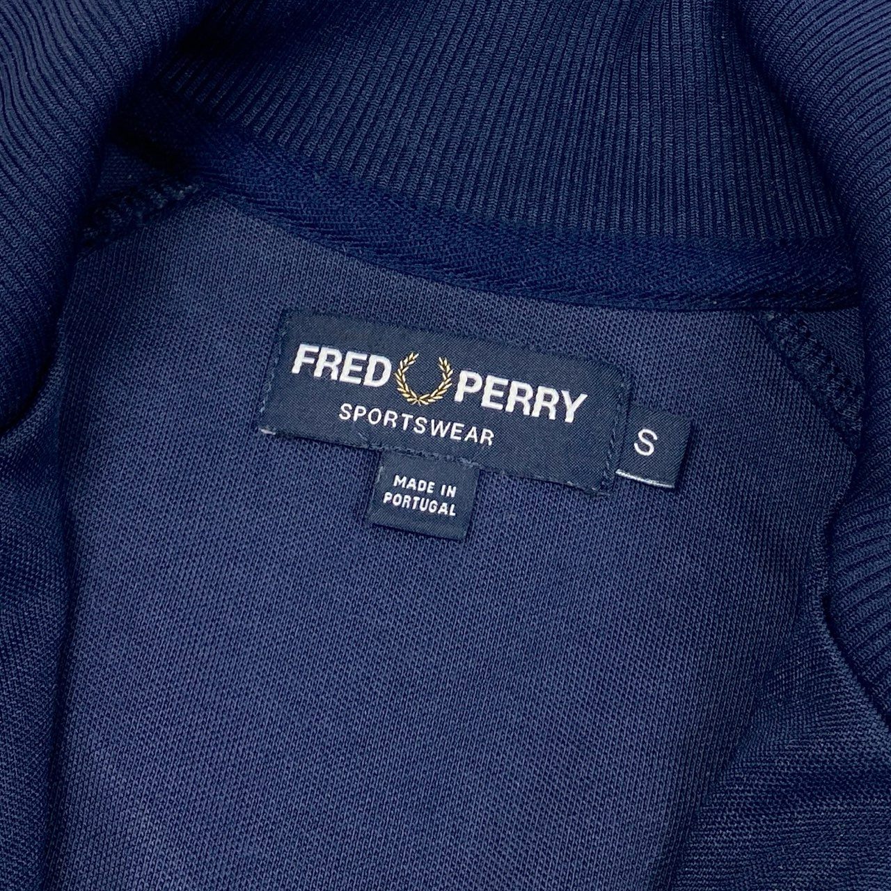 68g24 【ポルトガル製】FRED PERRY フレッドペリー サイドライン トラックジャケット ジャージ サイズS ネイビー メンズ ジャケット_