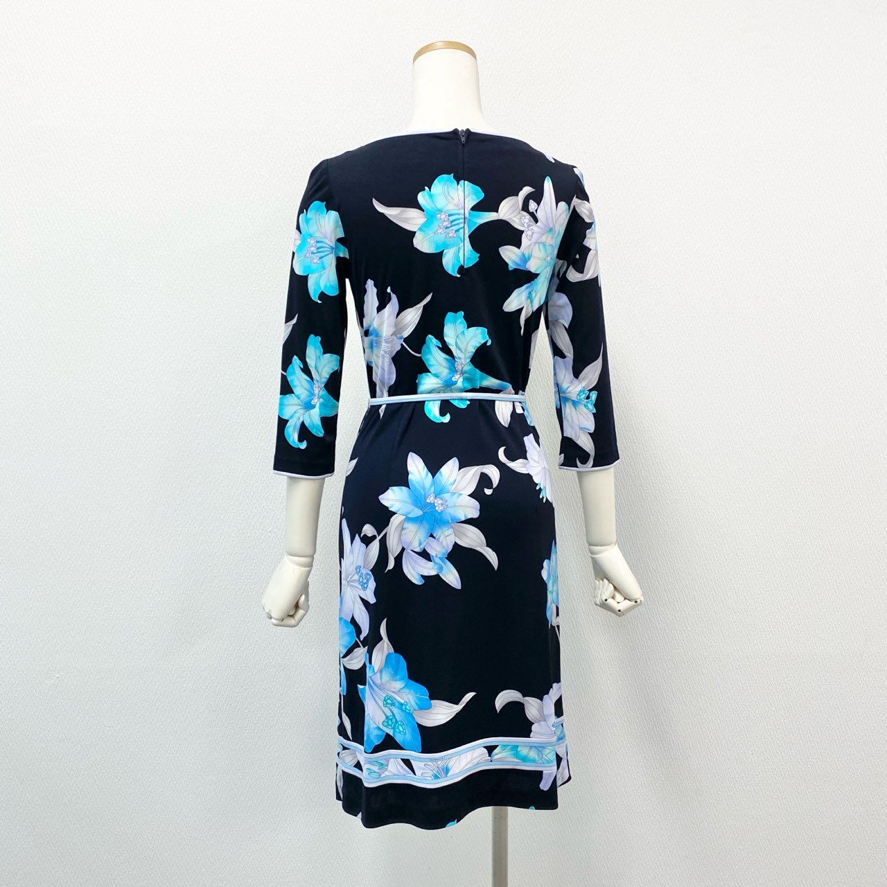 45h26 LEONARD FASHION レオナール カンカン素材 花柄プリント バックジップ 五分袖ワンピース ドレス チュニック ウエストマーク 34 ブルー ブラック レディースo07t