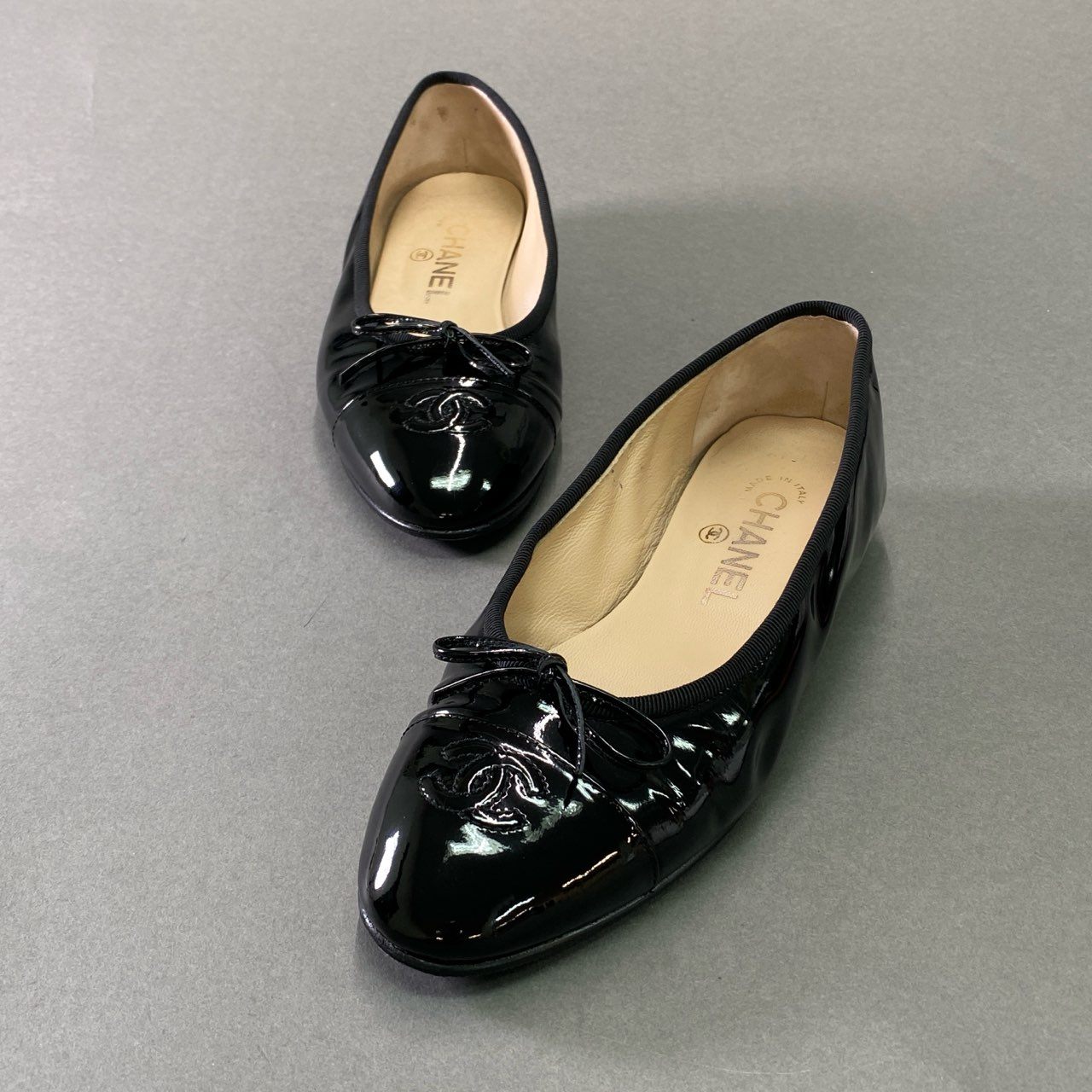 3d14 CHANEL シャネル ココマーク エナメル バレエシューズ 36 ブラック パテントレザー フラットパンプス イタリア製