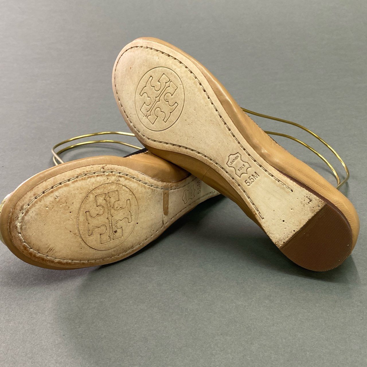 15c19 《美品》 TORY BURCH トリーバーチ フラット バレエシューズ 5.5M ベージュ レザー スリッポン 箱付き